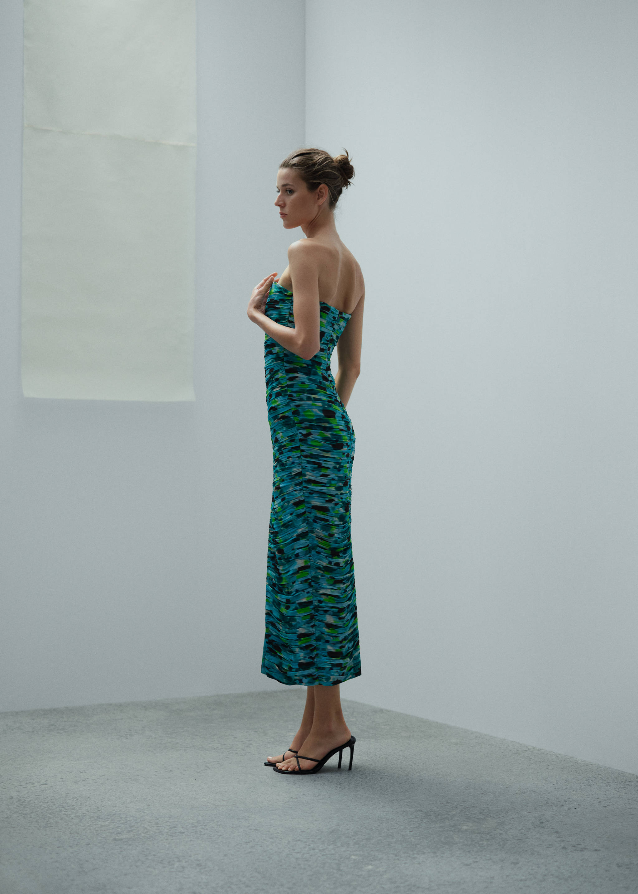 Robe froncée encolure cœur - Détail de l'article 2