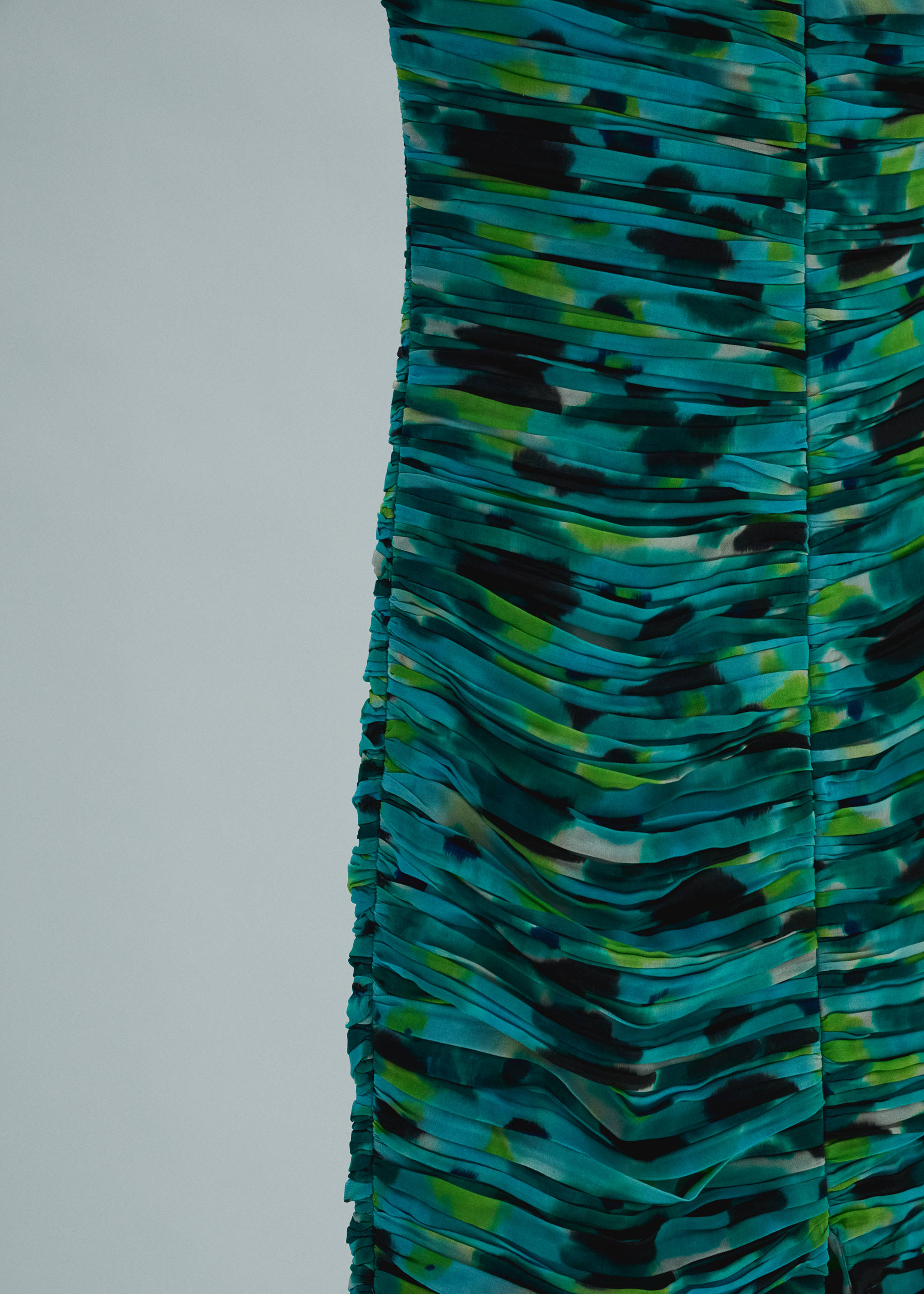 Gerafftes Kleid mit Herzausschnitt - Detail des Artikels 8, Türkis. Ref: 57043276-00.