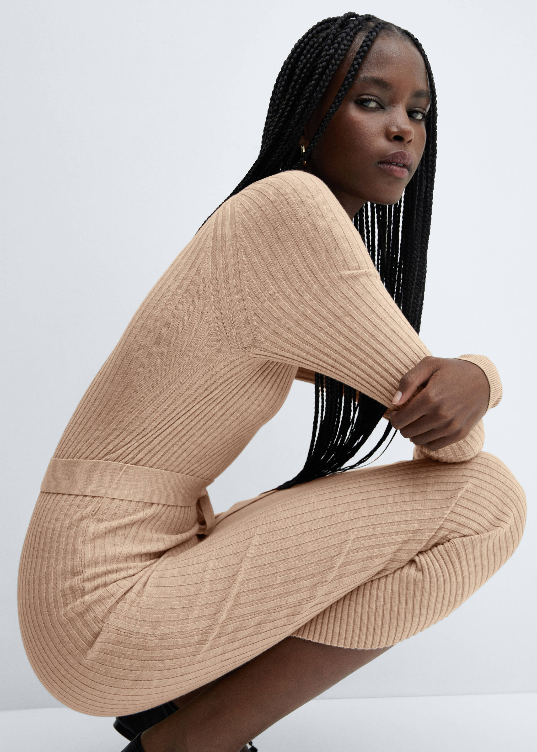 Knitted midi-dress with belt - Details of the article 2