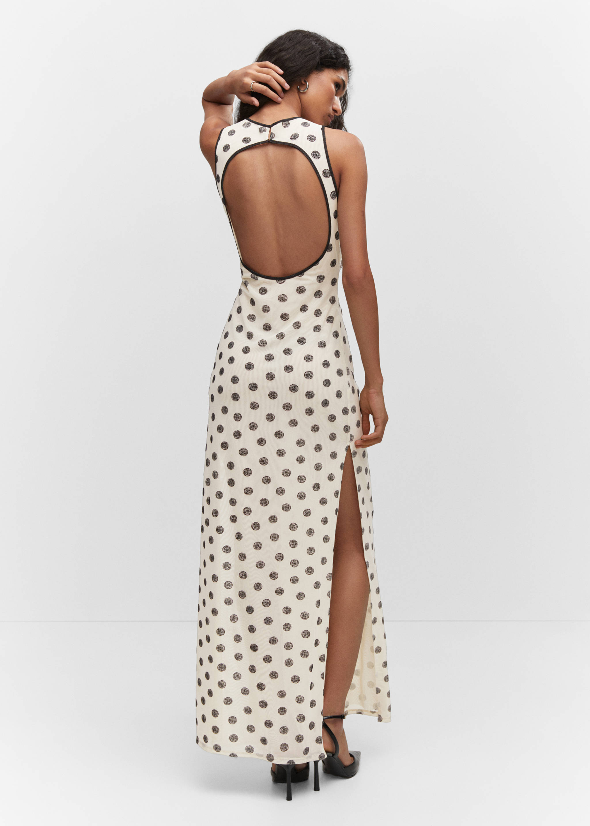 Gemustertes Kleid mit Cut-Out am Rücken - Rückseite des Artikels