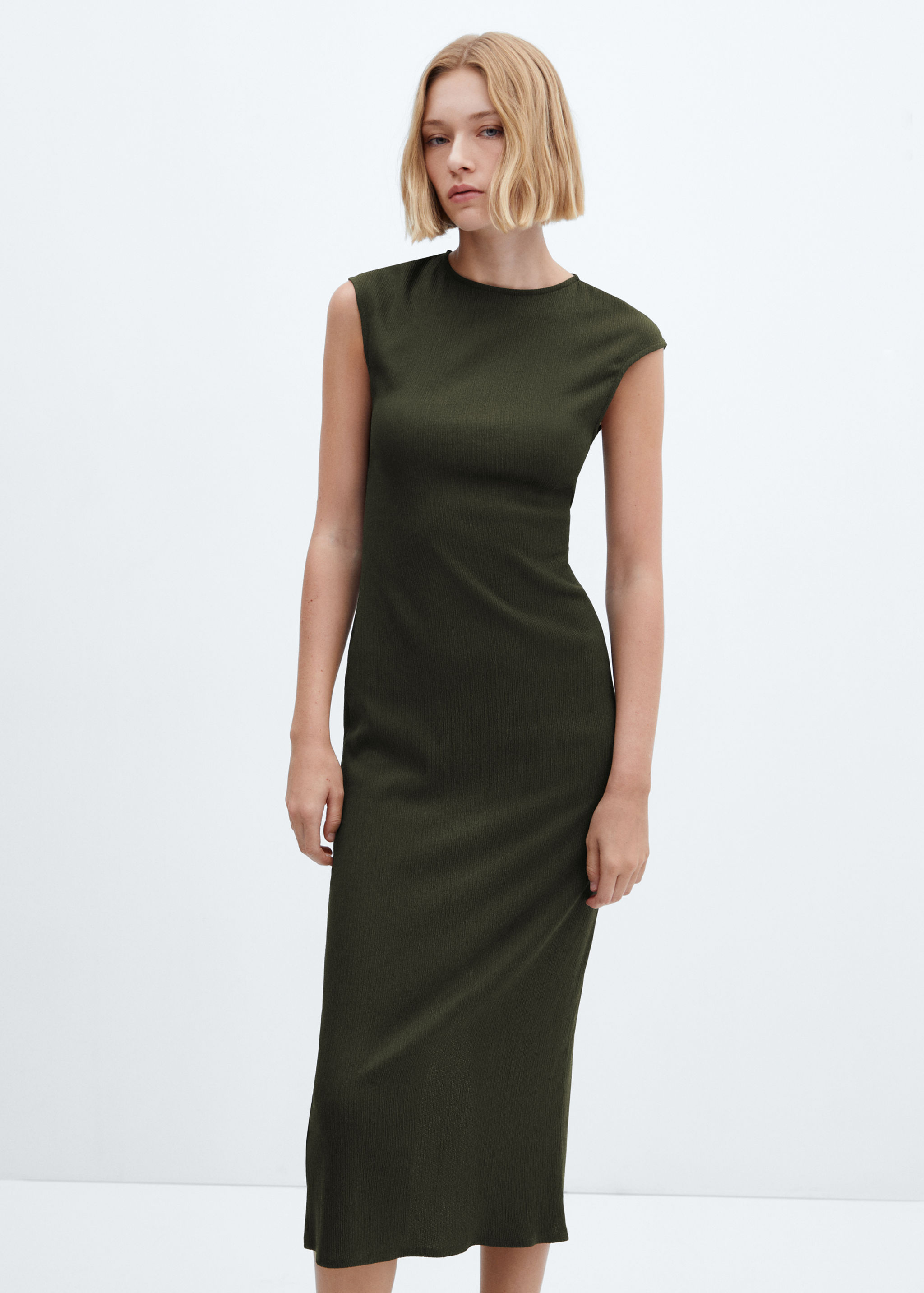 Textured dress with opening - Medium plane