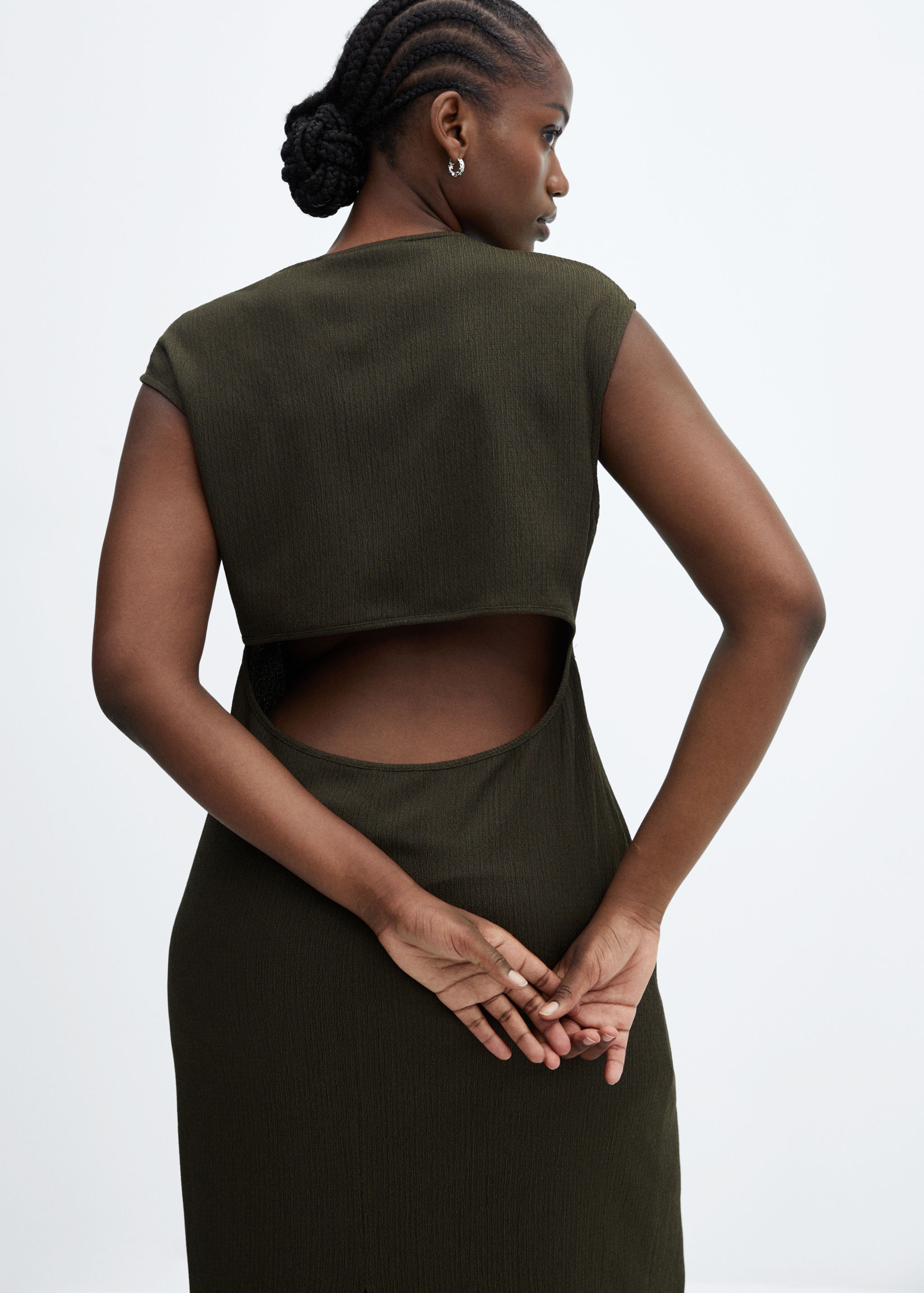 Textured dress with opening - Details of the article 5