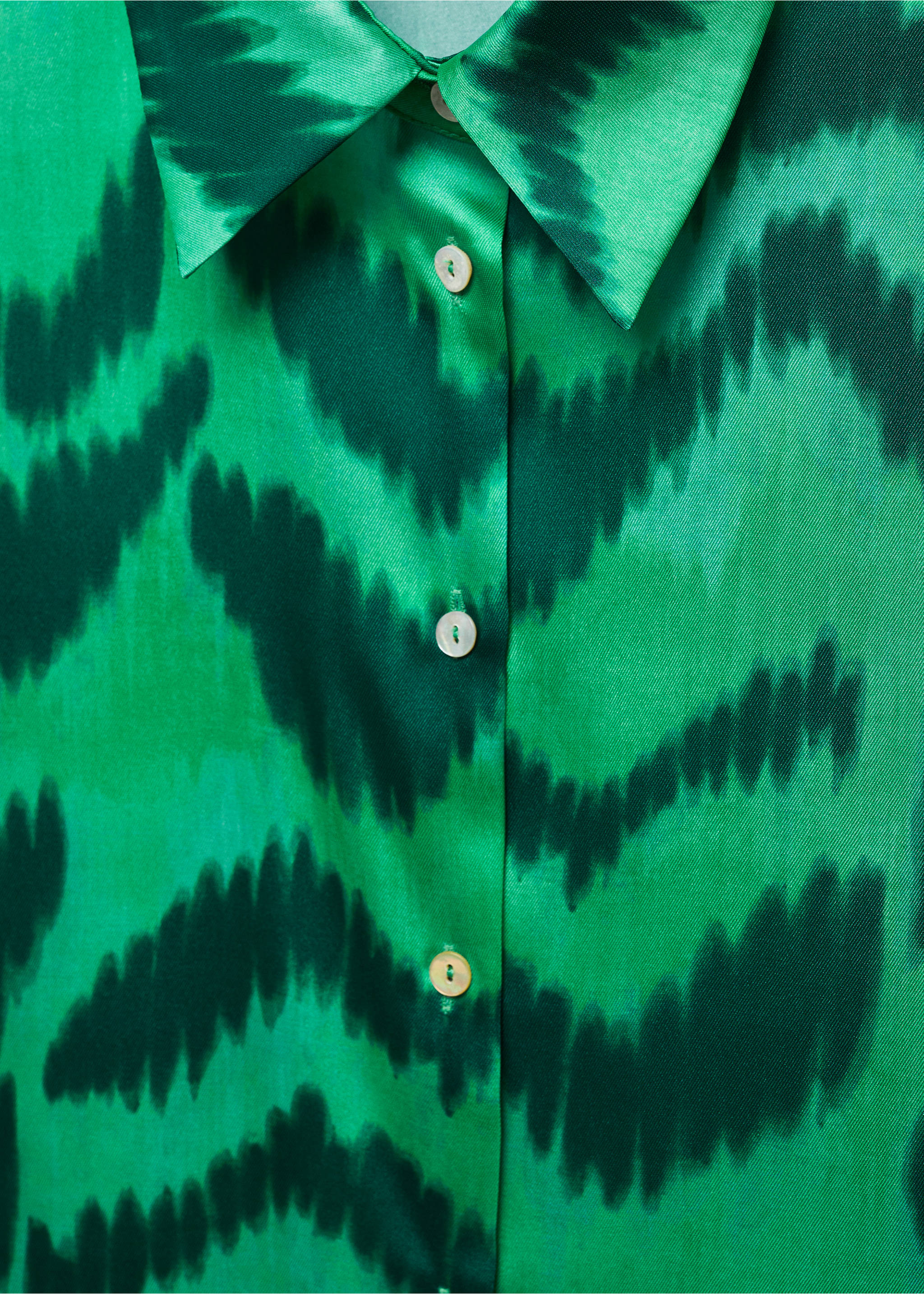 Chemise satinée imprimée - Détail de l'article 8, Vert. Ref: 57043822-00.