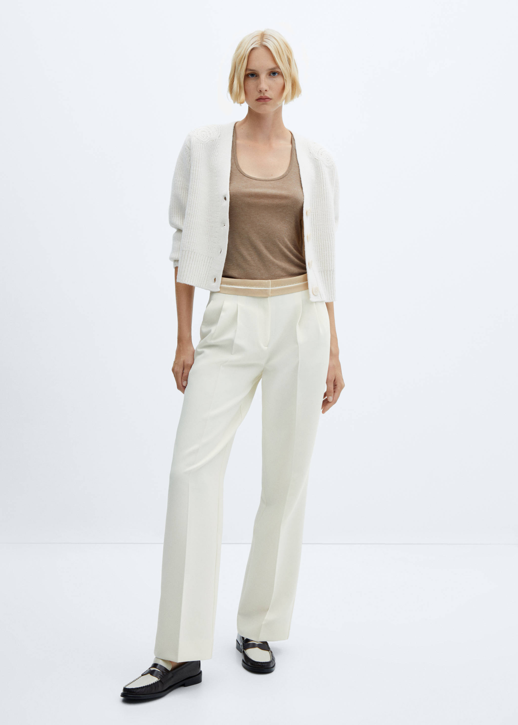 Pleated trousers with turn-up waist - General plane