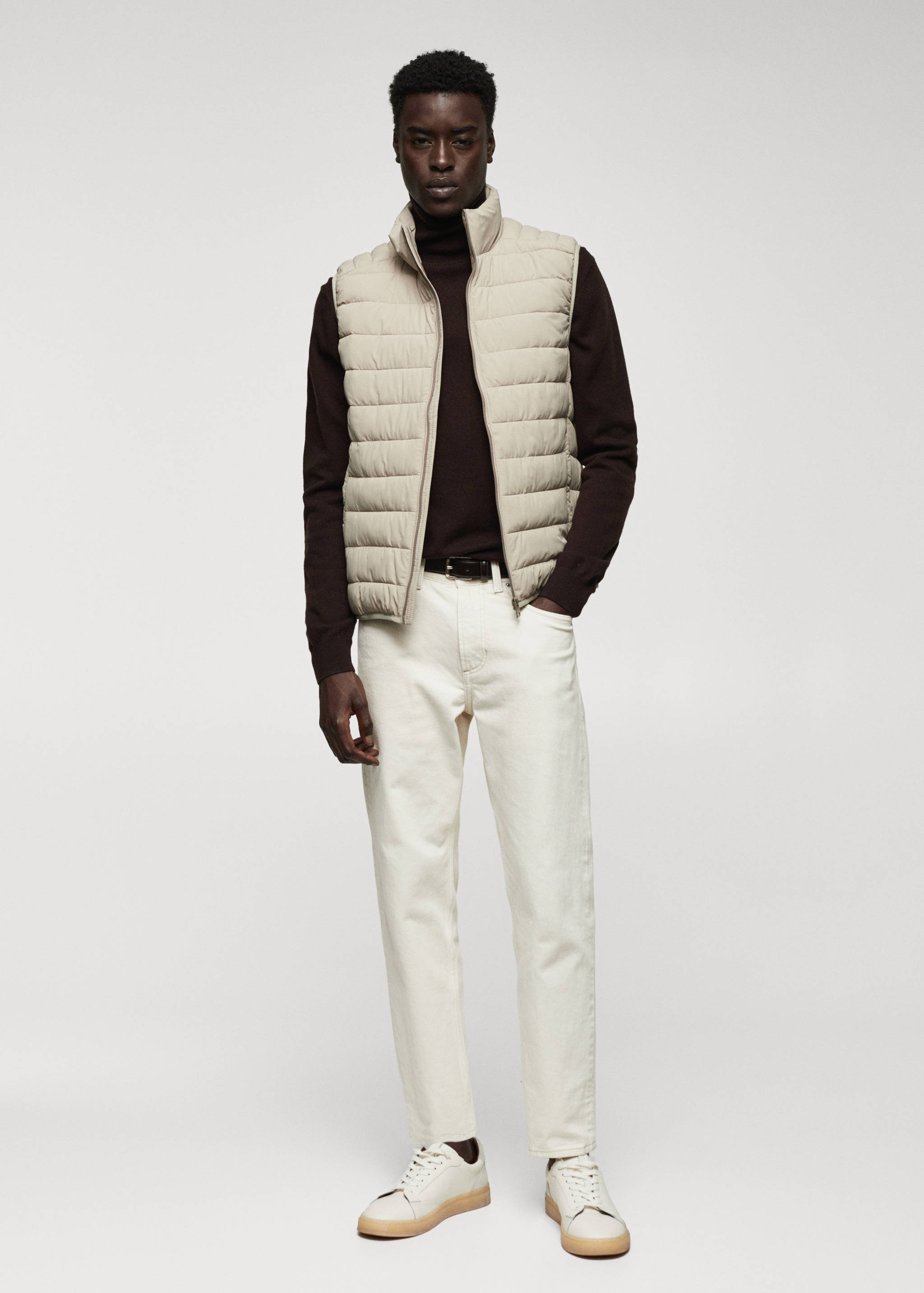 Ultra-light padded water-repellent waistcoat - General plane