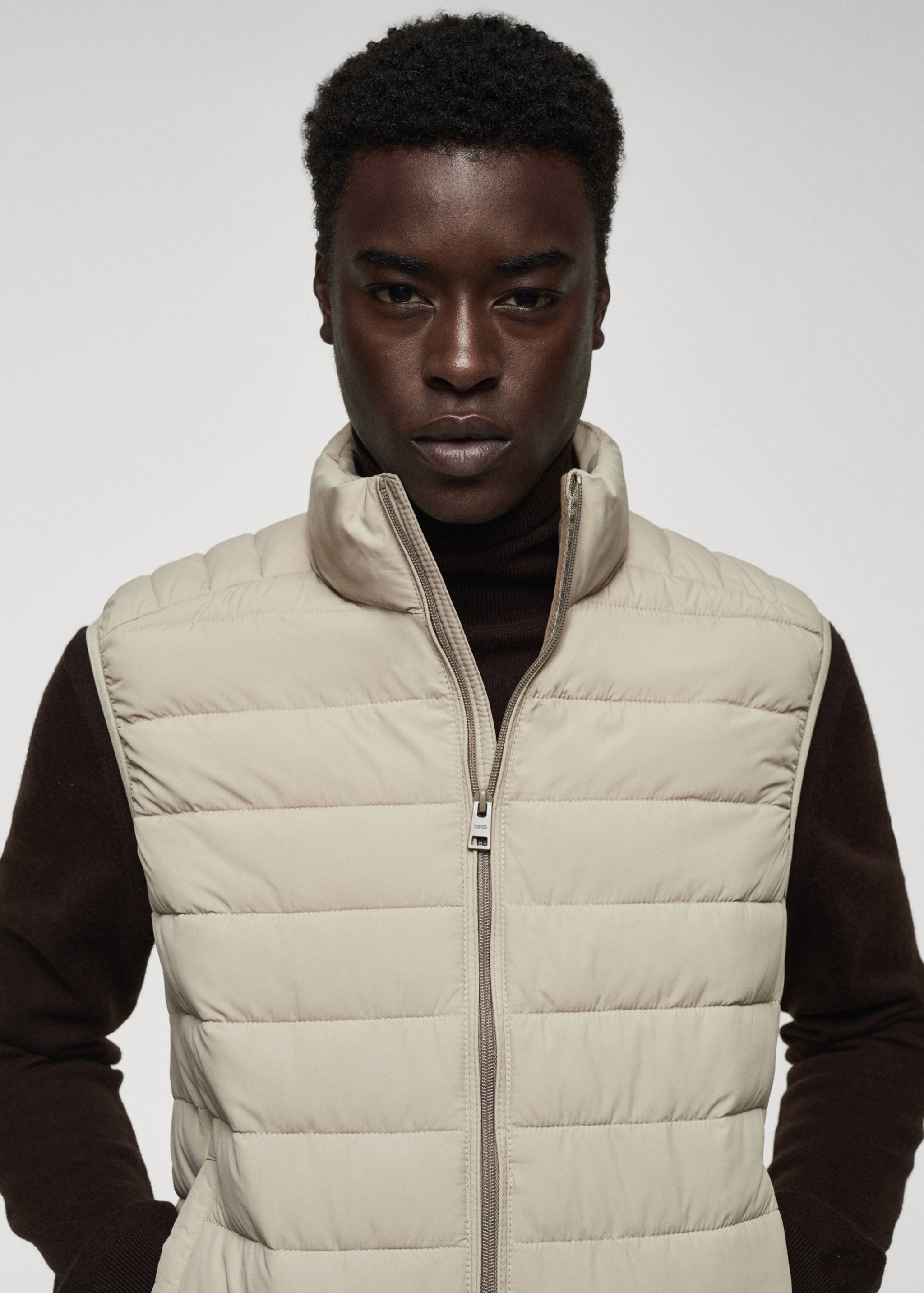 Ultra-light padded water-repellent waistcoat - Details of the article 1