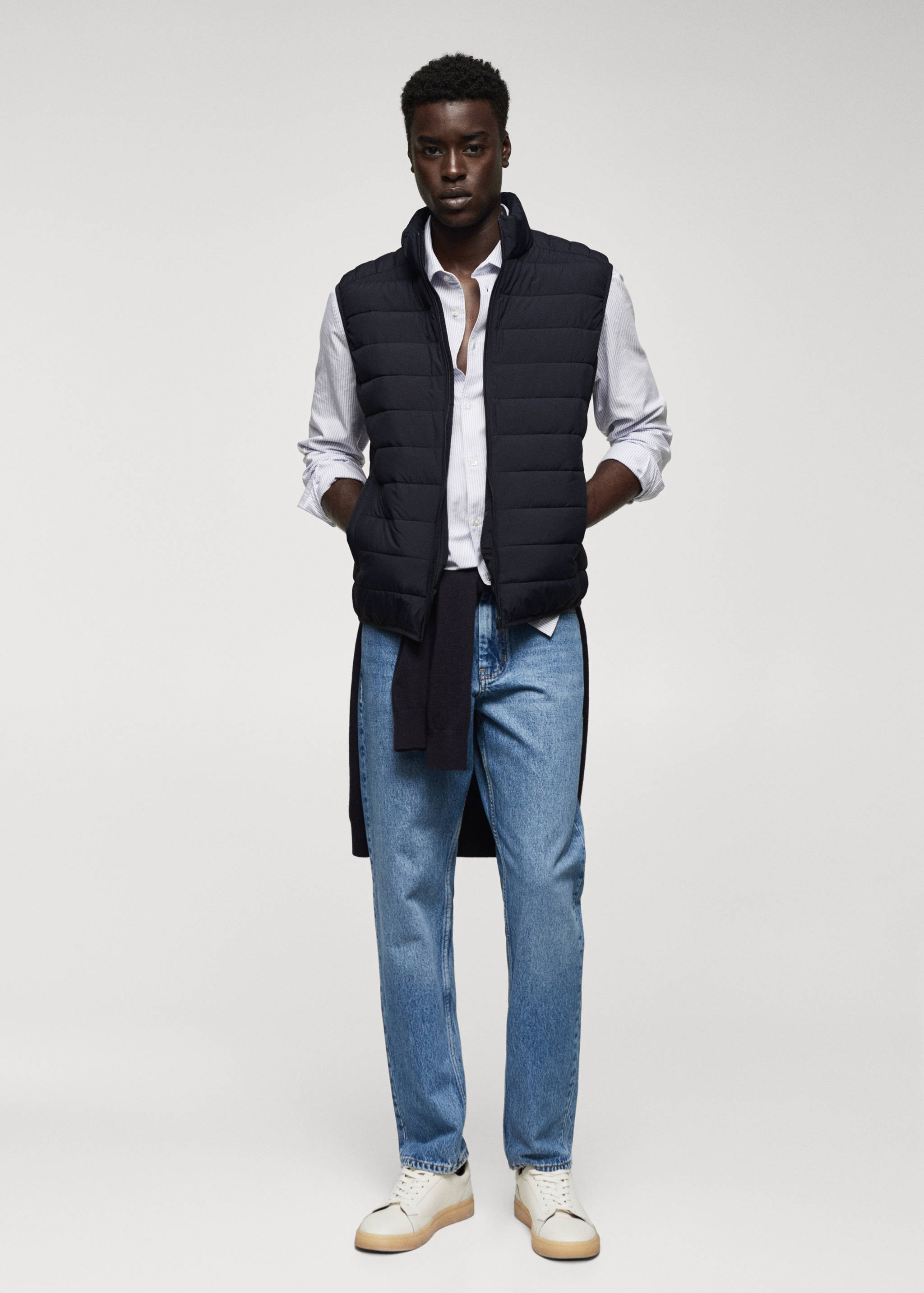 Ultra-light padded water-repellent waistcoat - General plane