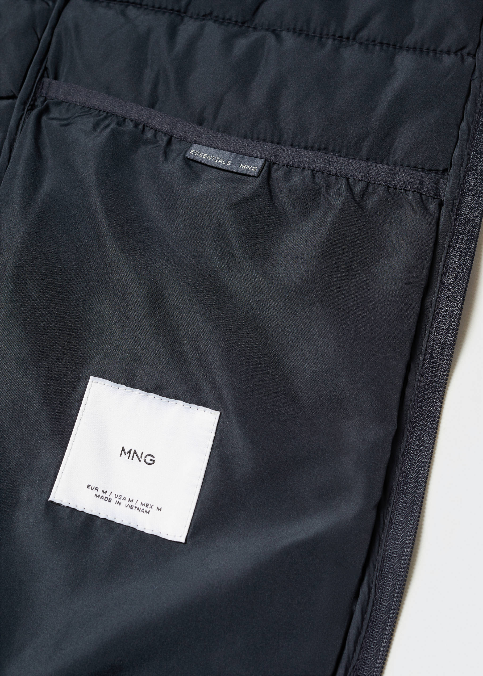 Ultra-light padded water-repellent waistcoat - Details of the article 8