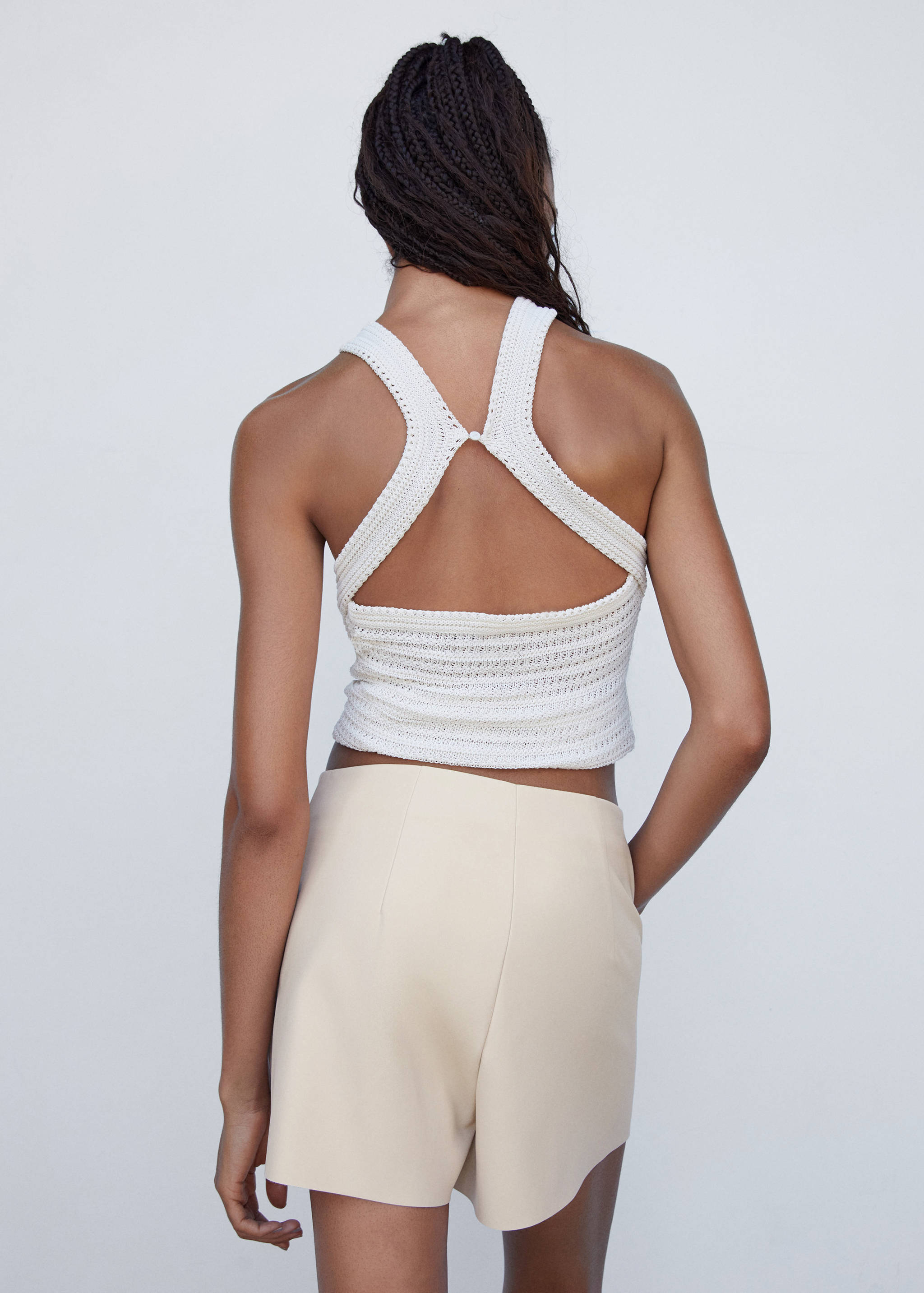 Pleated mid-rise shorts - Reverse of the article