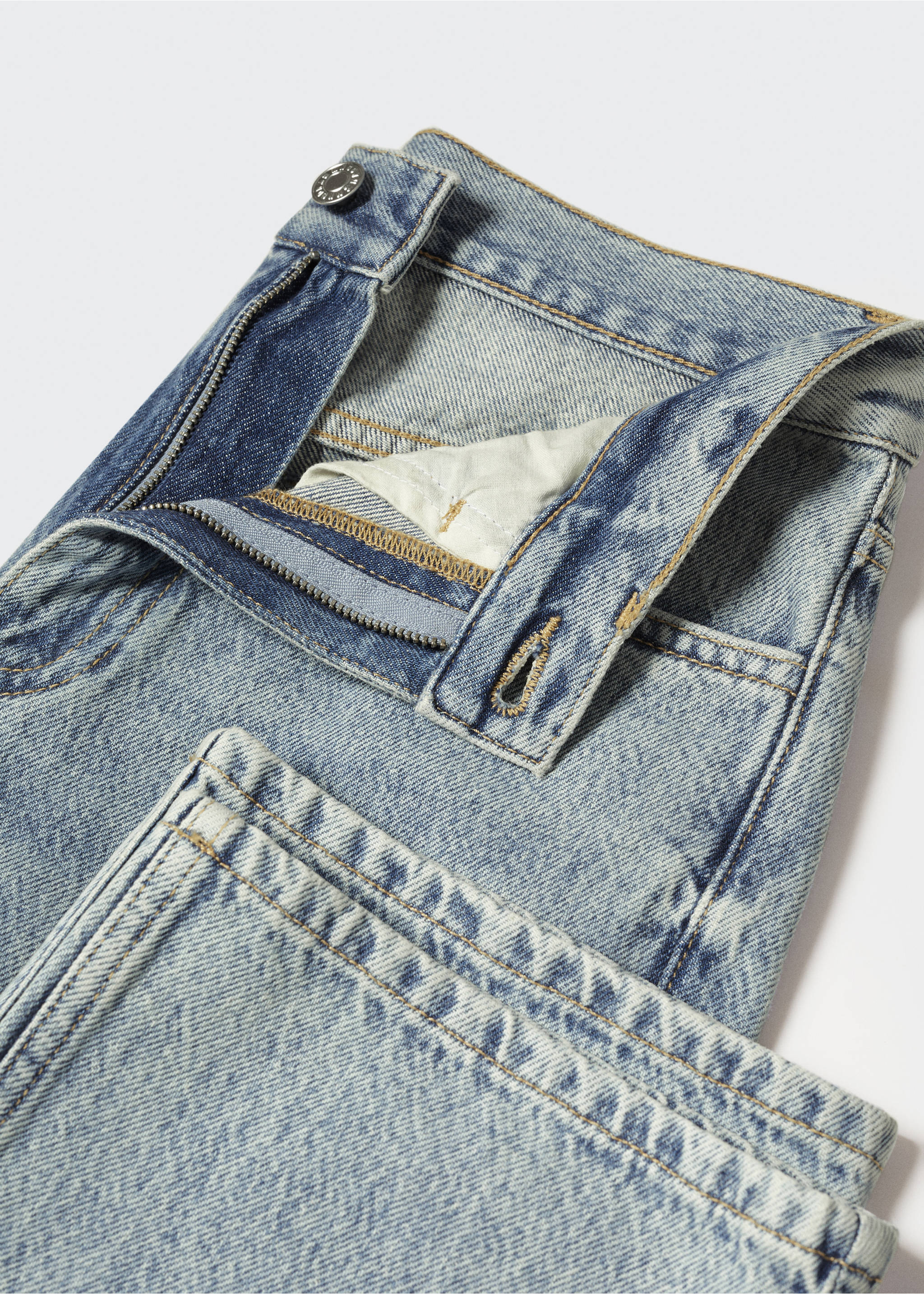 Mid-rise straight jeans - Details of the article 8, Medium Vintage Blue. Ref: 57044408-00.