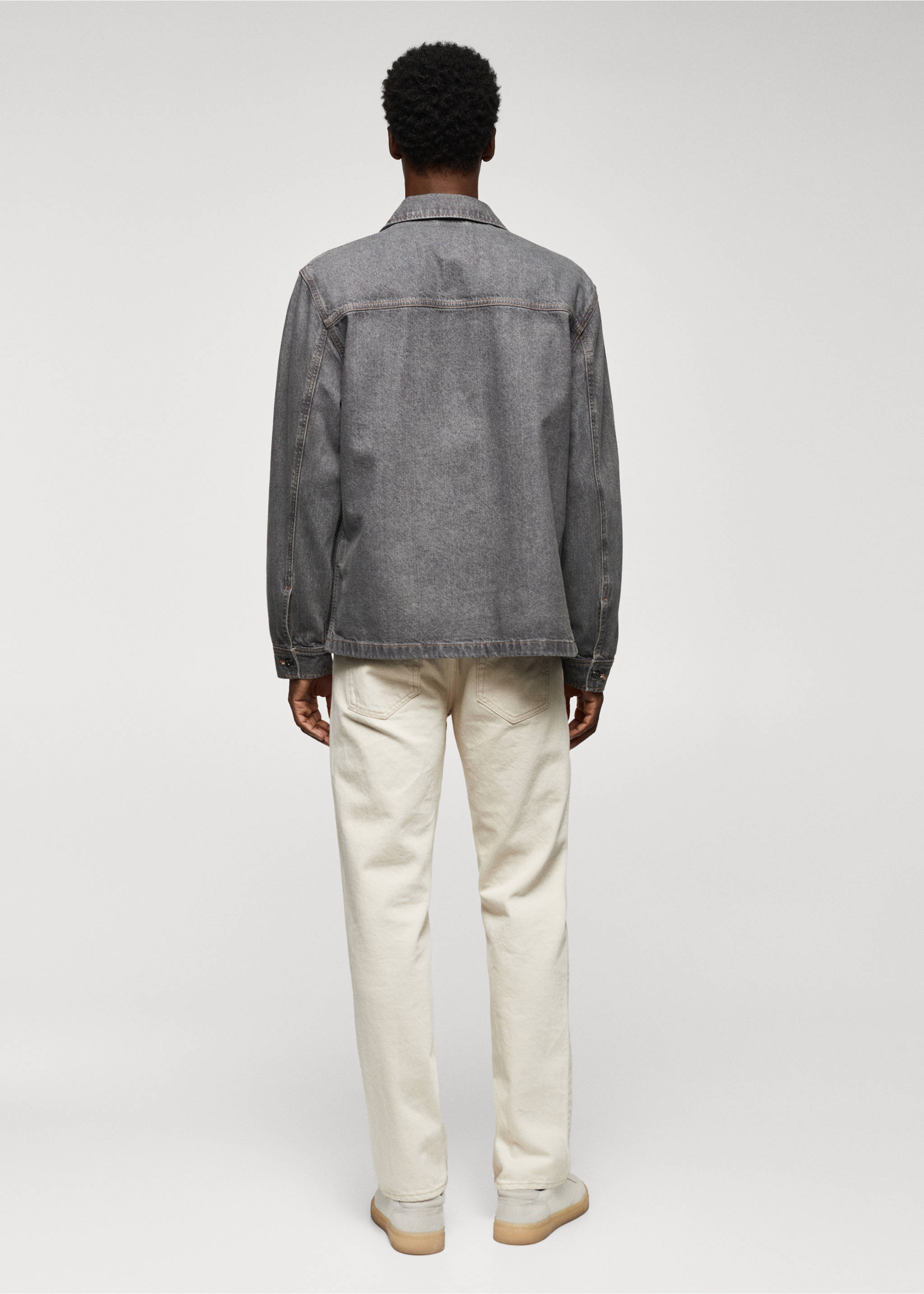 Jeans-Overshirt aus Baumwolle mit Taschen - Rückseite des Artikels, Denim Grau. Ref: 57044416-00.