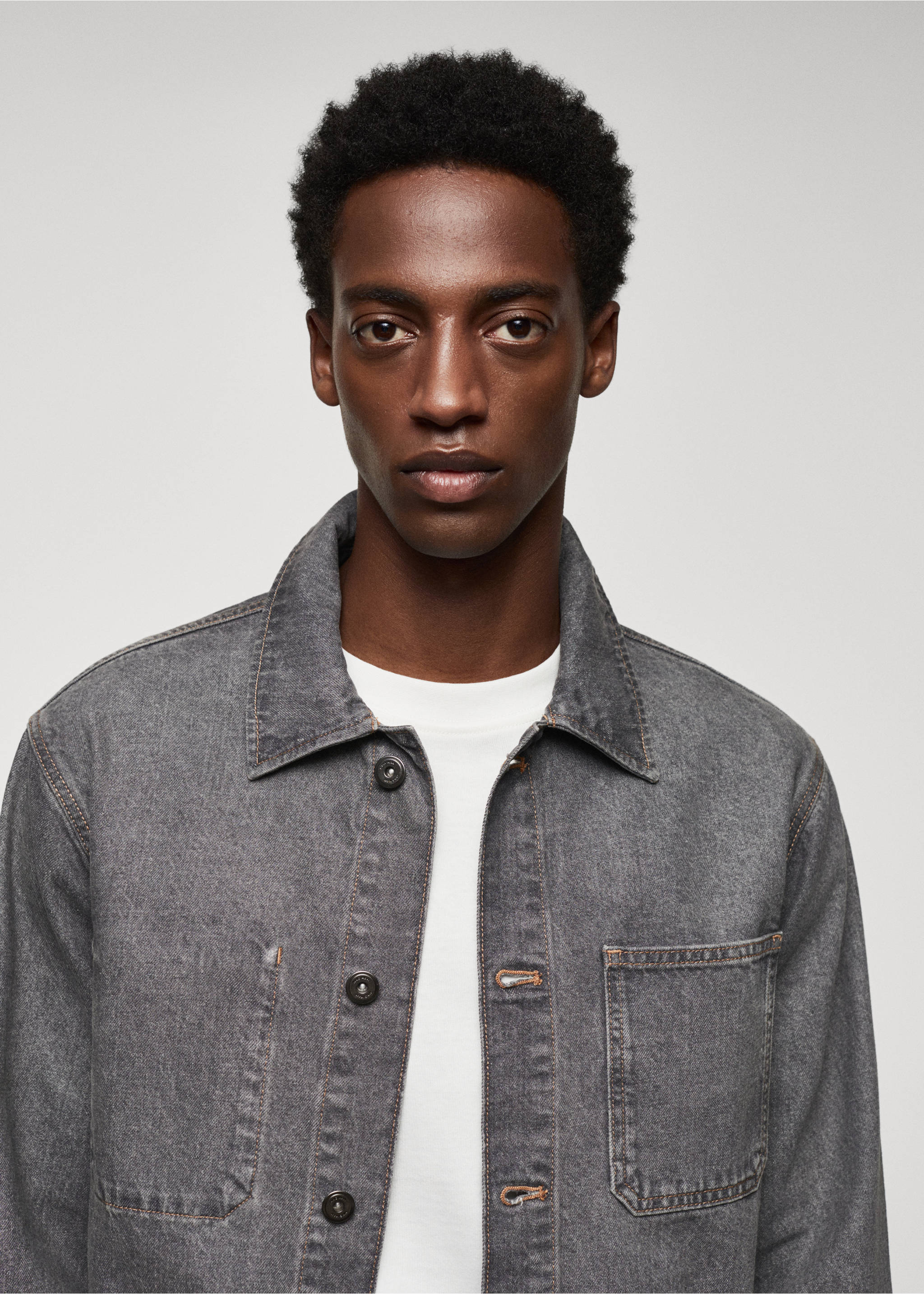 Jeans-Overshirt aus Baumwolle mit Taschen - Detail des Artikels 1, Denim Grau. Ref: 57044416-00.