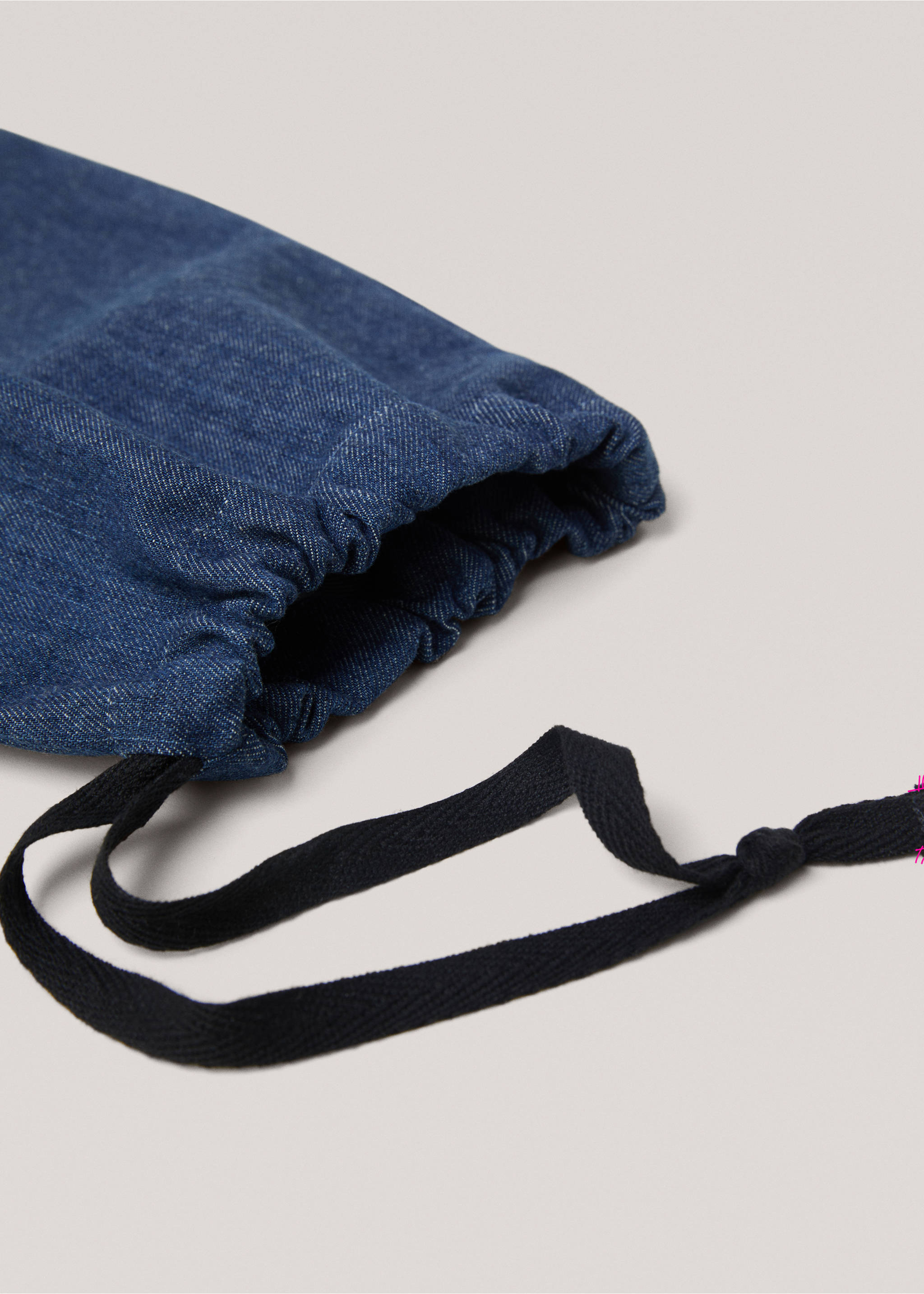 Džínová kabelka typu vak - Detail zboží 1, Středně modrá. Ref: 57044424-00.