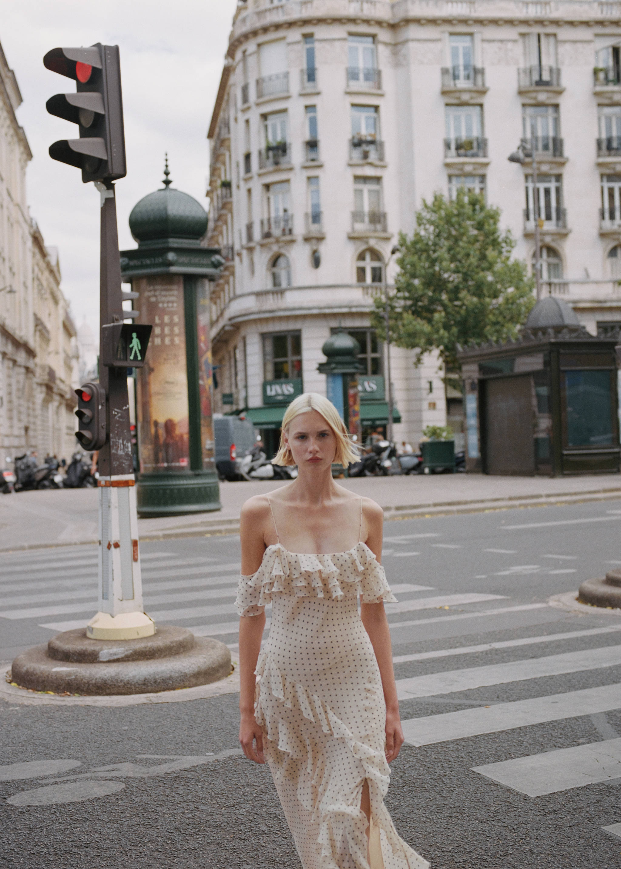 Polka-dot dress with ruffles - Details of the article 7