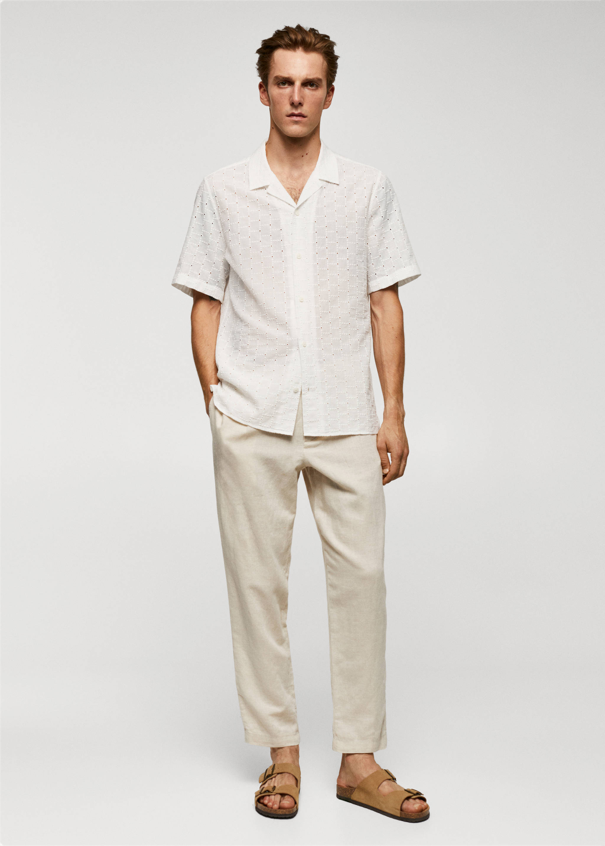 Koszula z kołnierzykiem bowling z haftem - Plan ogólny