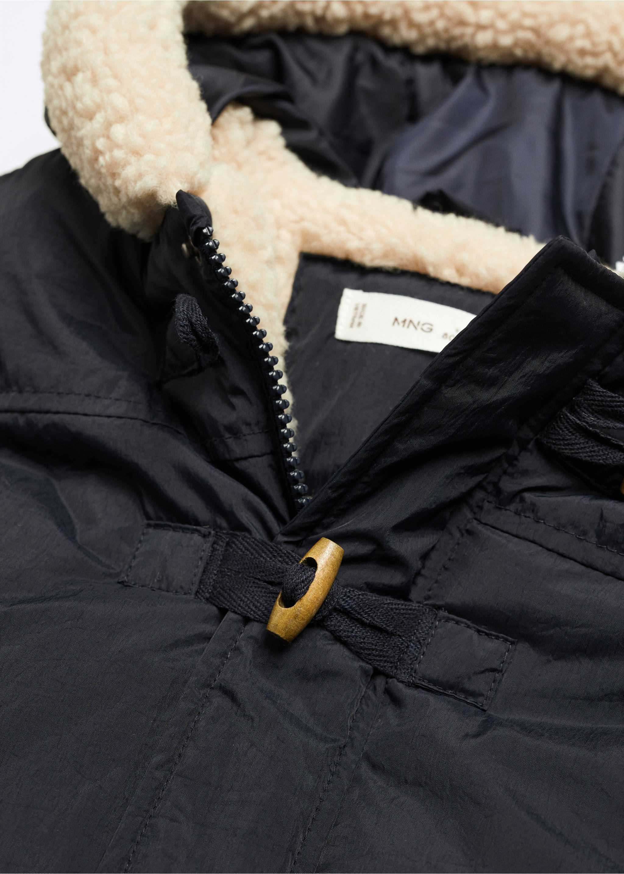 Steppanorak mit Innenfutter aus Plüsch - Detail des Artikels 8, Schwarz. Ref: 57044757-00.