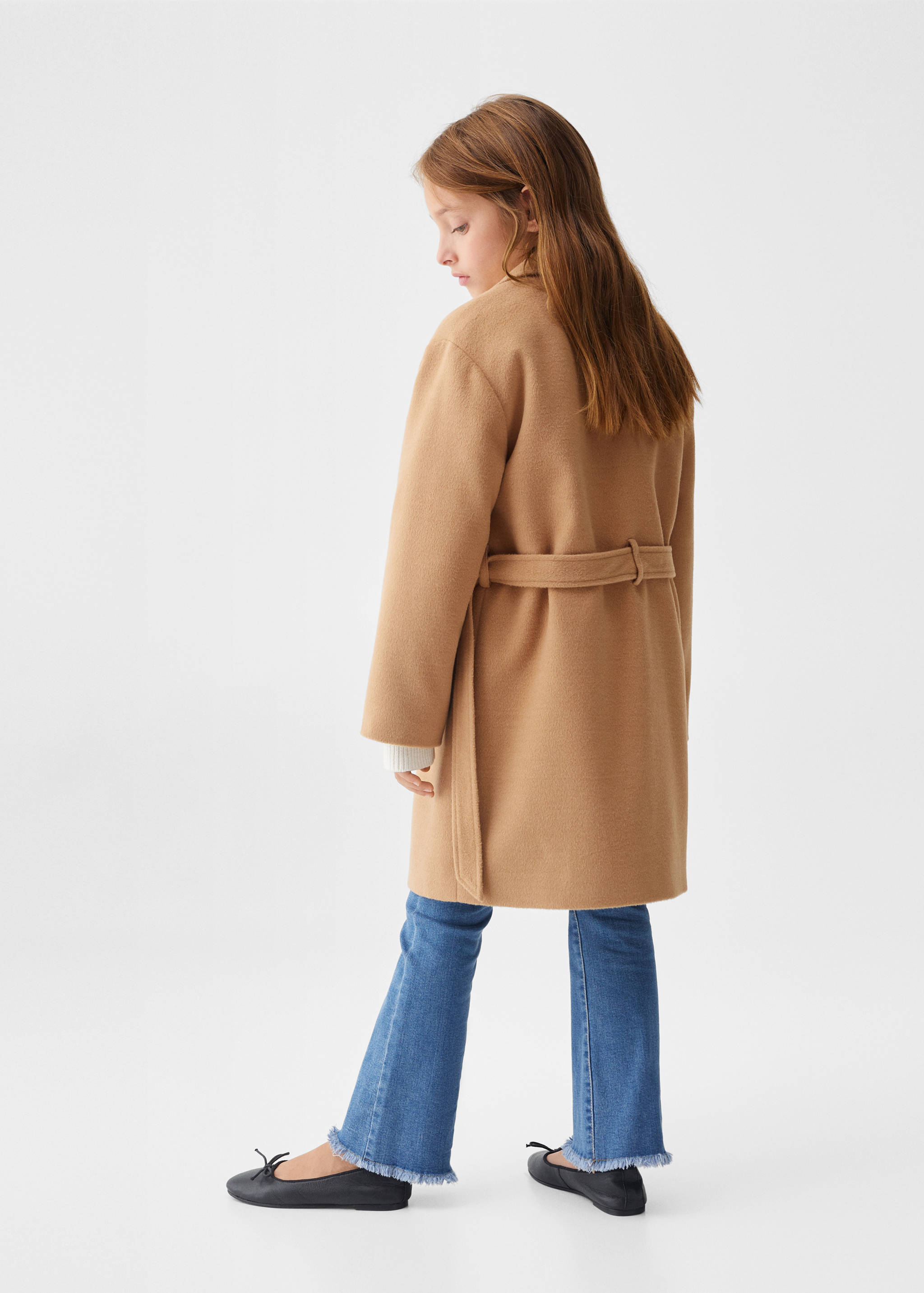 Coat with lapels and belt - Reverse of the article