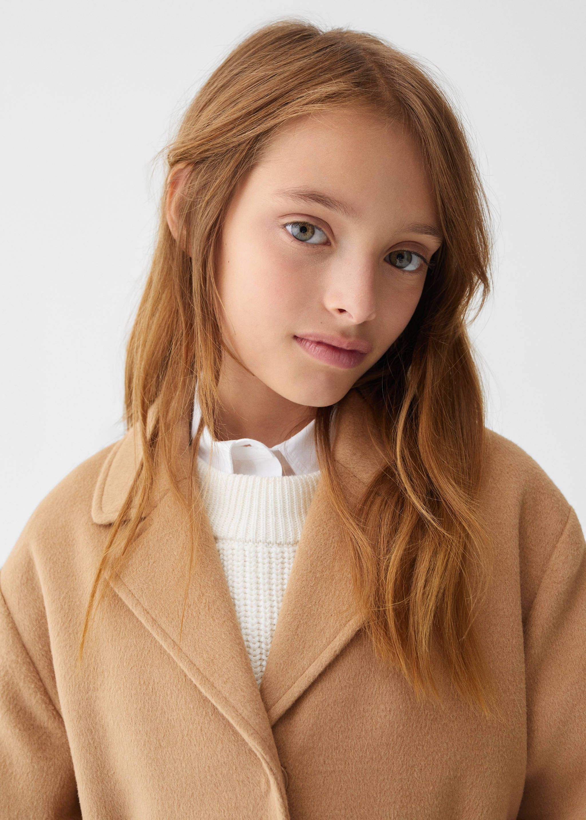 Coat with lapels and belt - Details of the article 1