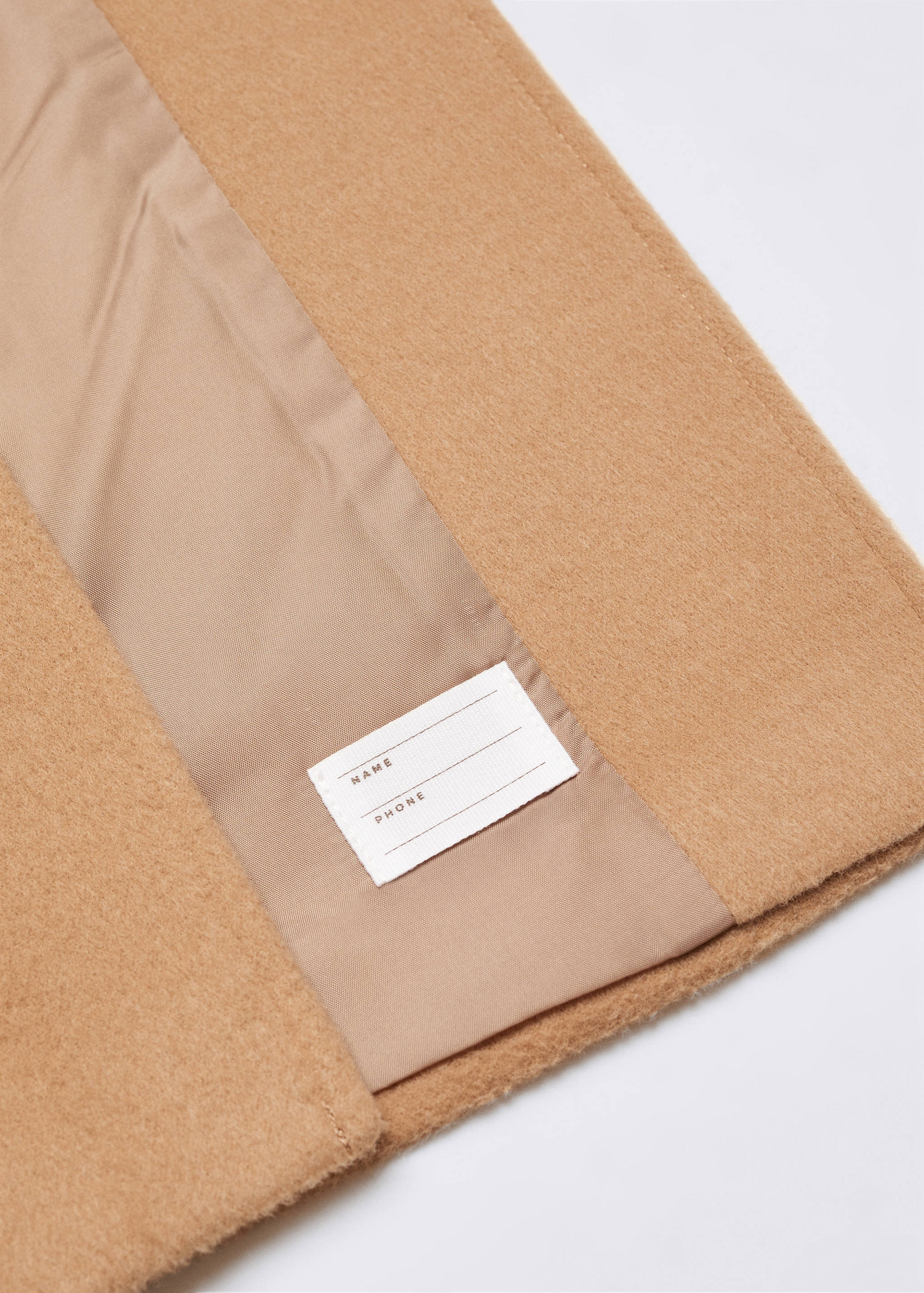 Coat with lapels and belt - Details of the article 8