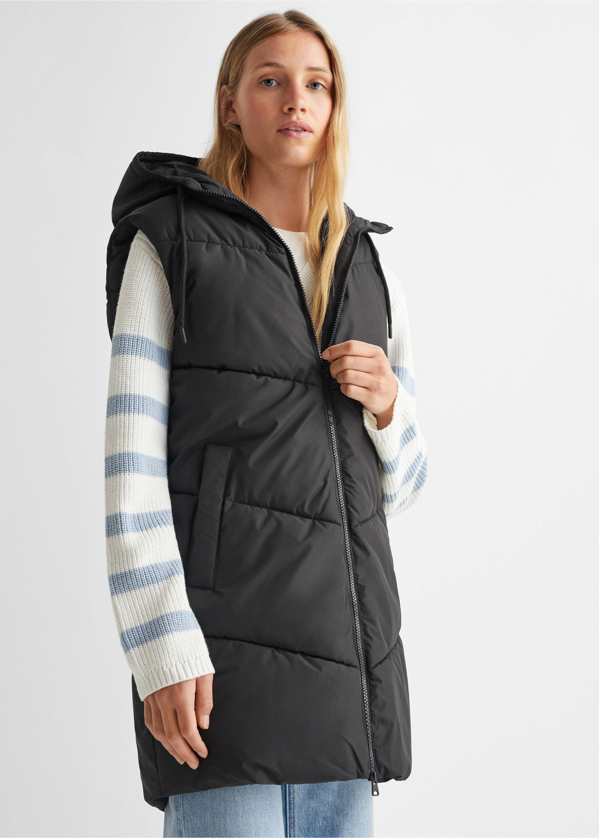Long puffer vest - Medium plane, Black. Ref: 57045133-00.