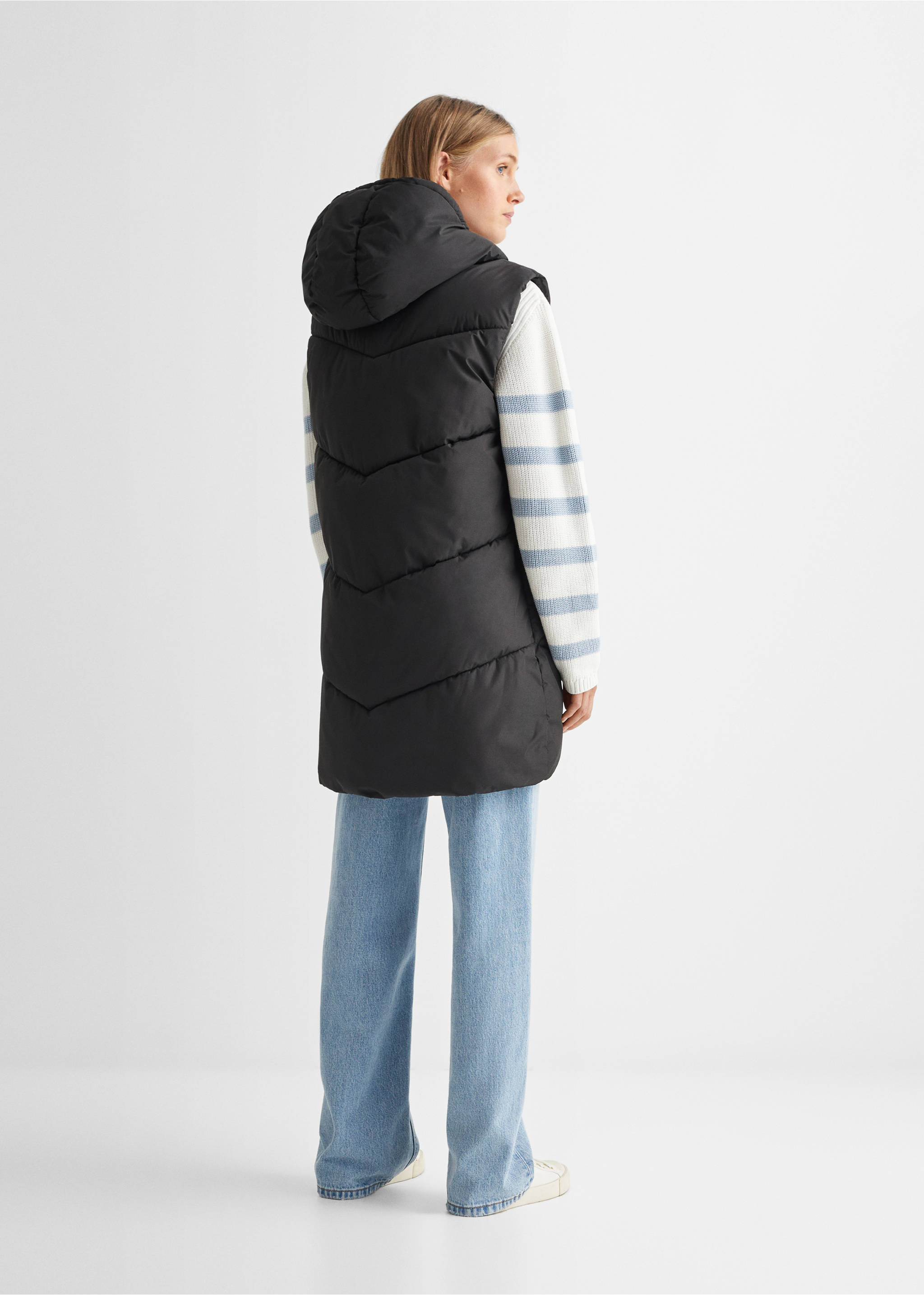 Long puffer vest - Reverse of the article, Black. Ref: 57045133-00.