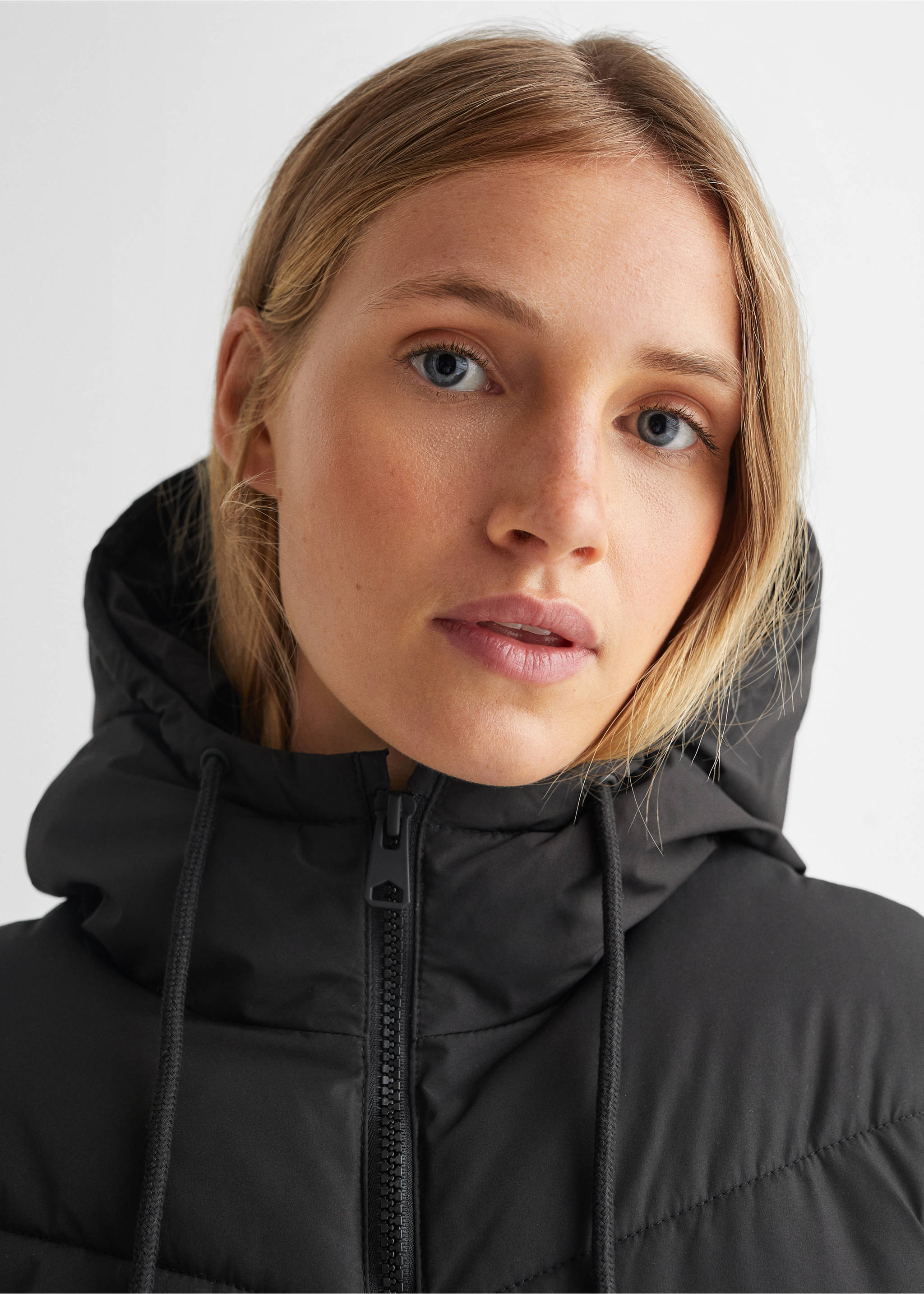 Long puffer vest - Details of the article 1, Black. Ref: 57045133-00.