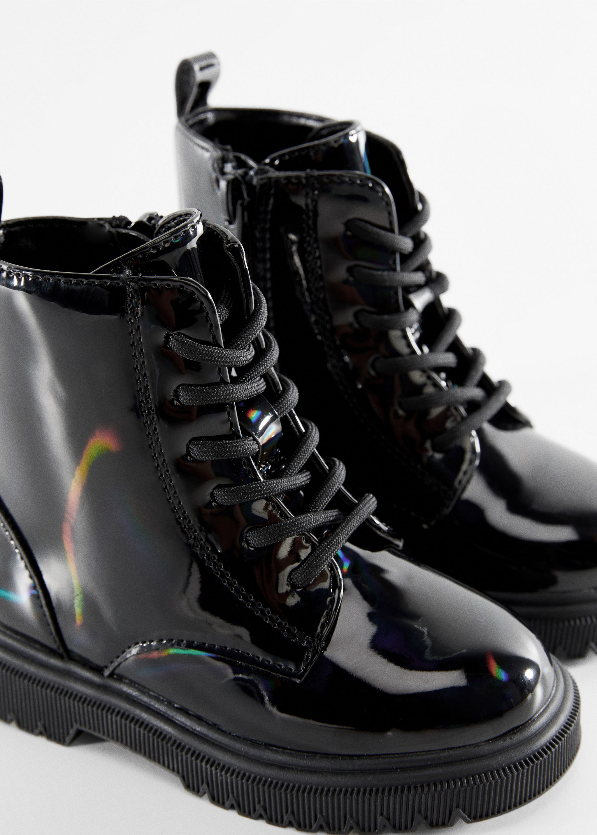 Geschnürte Lackleder-Stiefelette - Detail des Artikels 1