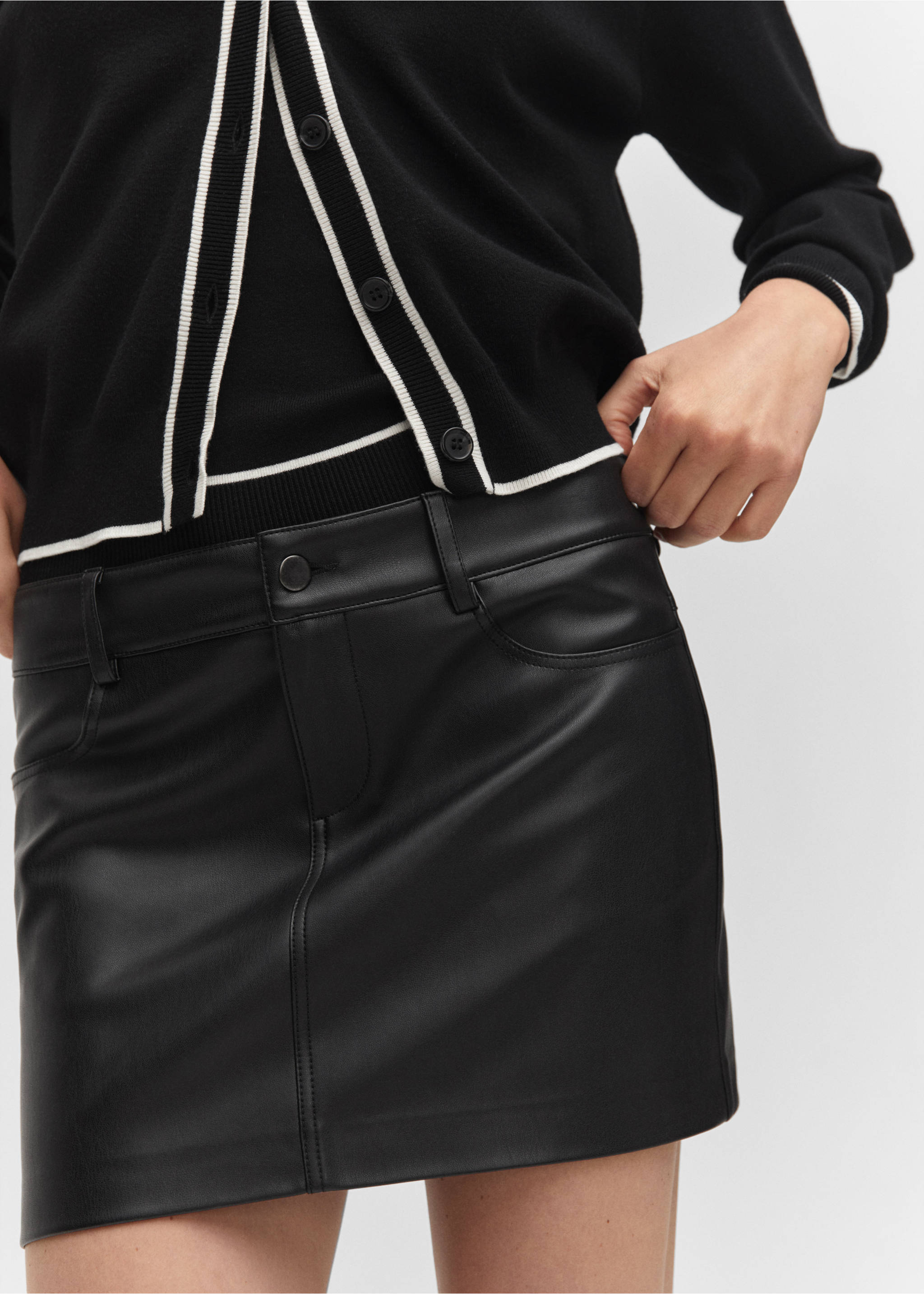Minirock in Lederoptik - Detail des Artikels 6, Schwarz. Ref: 57045139-00.