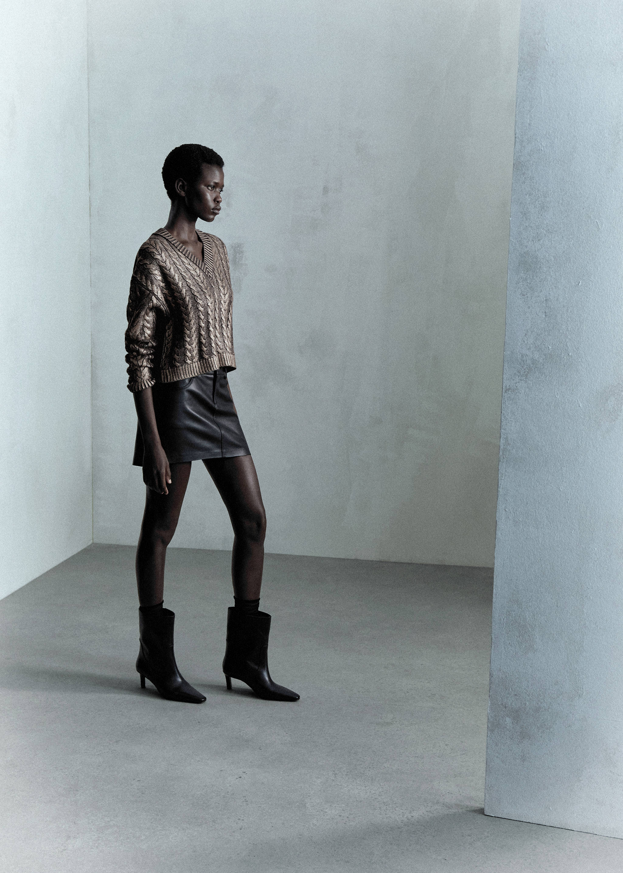 Faux-leather mini-skirt - Details of the article 7