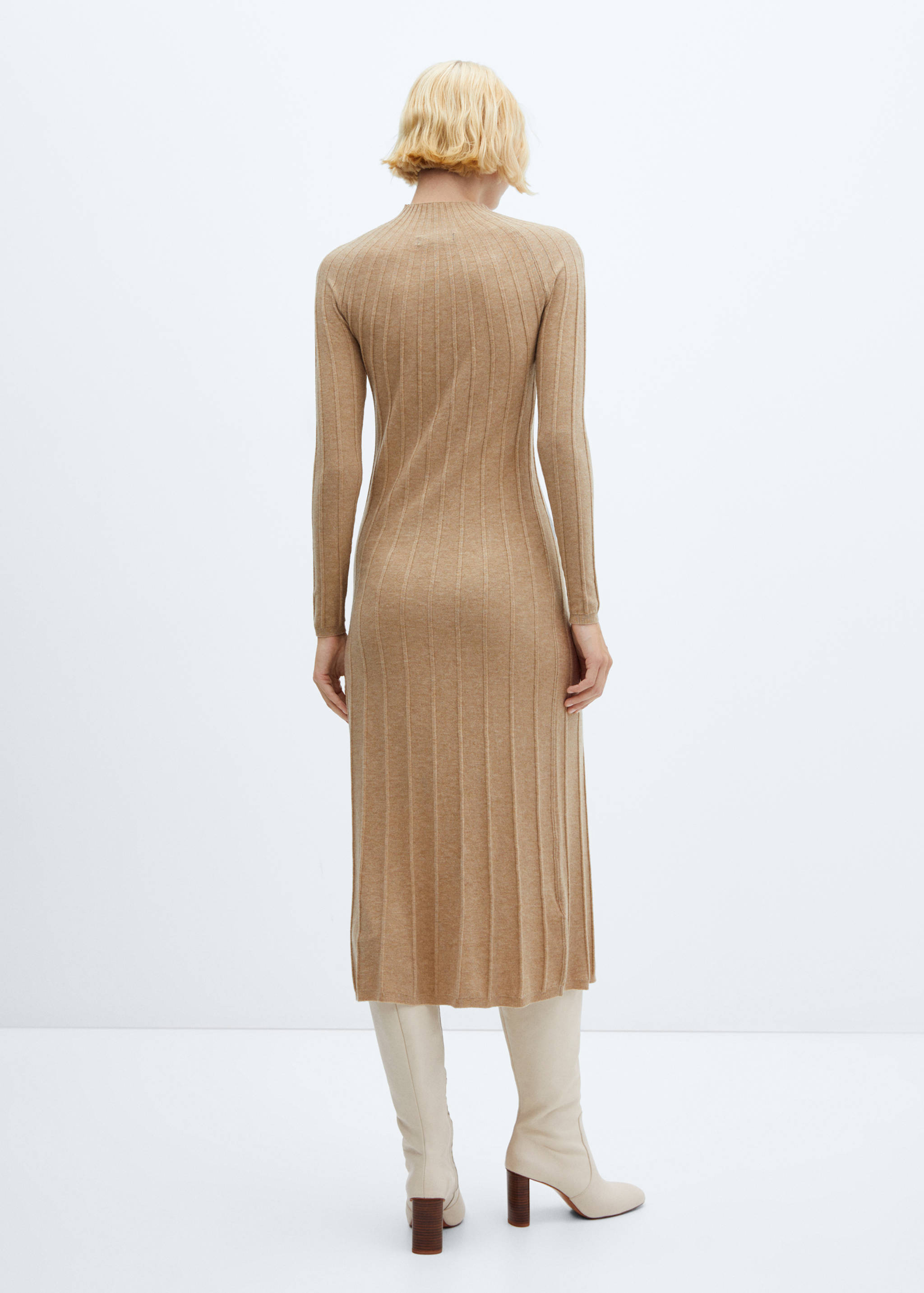Rippkleid mit halbhohem Kragen - Rückseite des Artikels