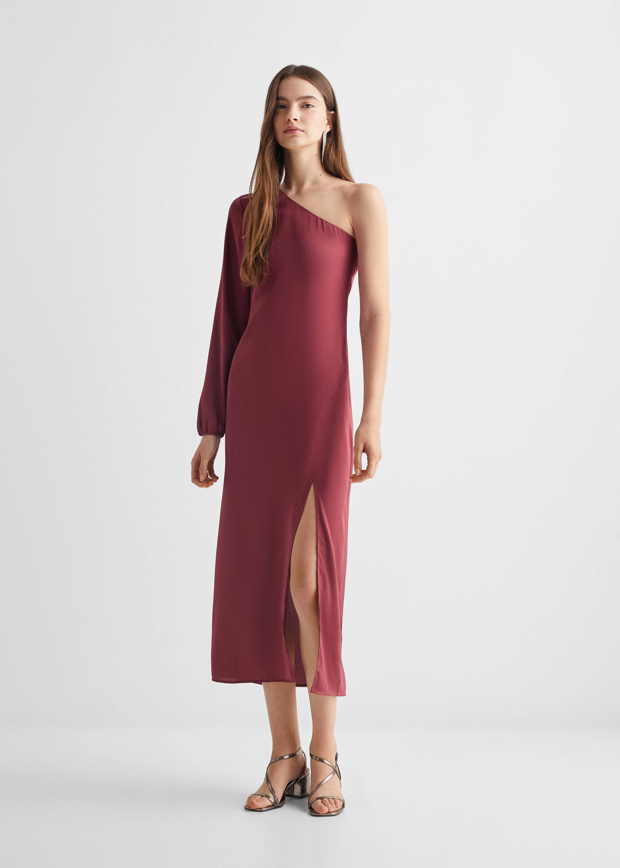 Asymmetrical dress with side slit - General plane