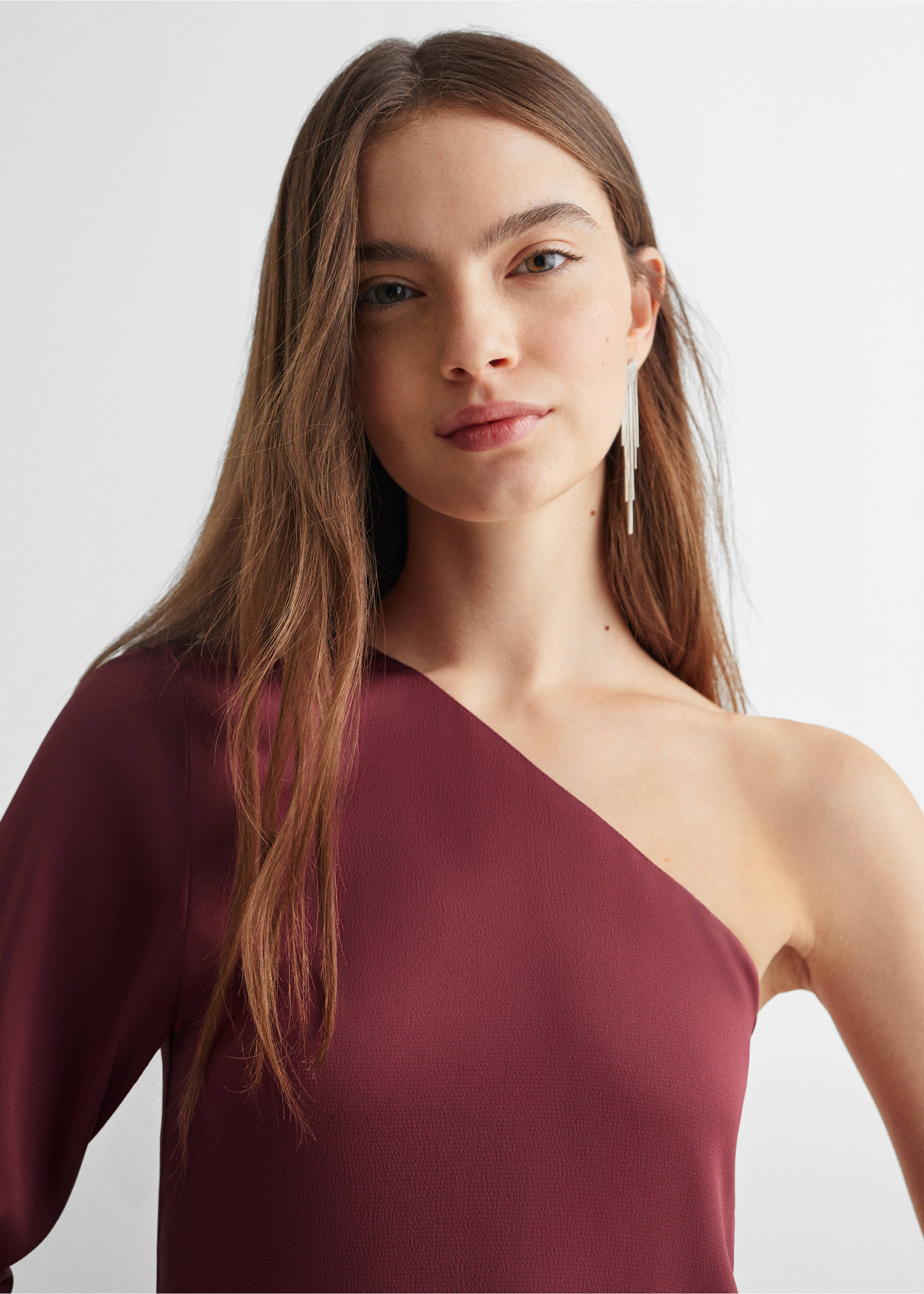 Vestido asimétrico abertura lateral - Detalle del artículo 1, Granate. Ref: 57045813-00.