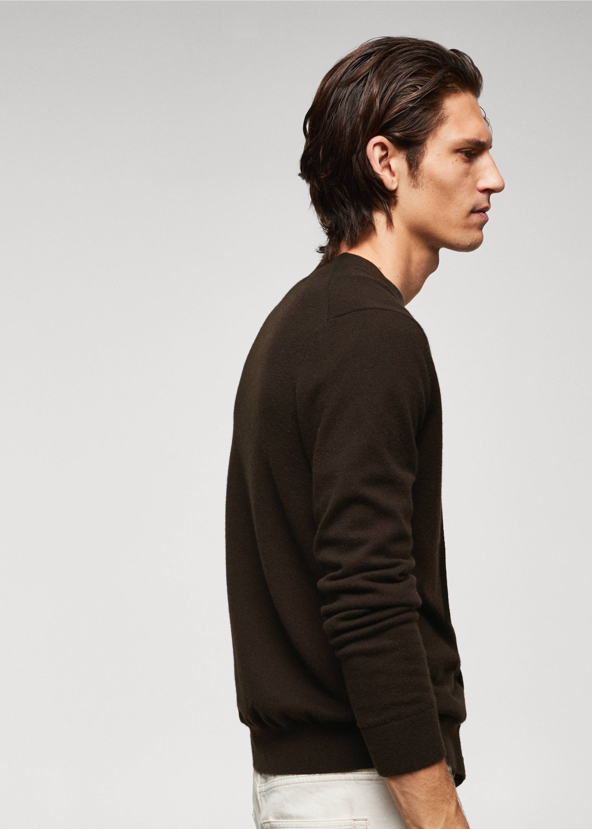 Cardigan aus Wollgemisch - Detail des Artikels 2, Schokolade. Ref: 57045957-00.