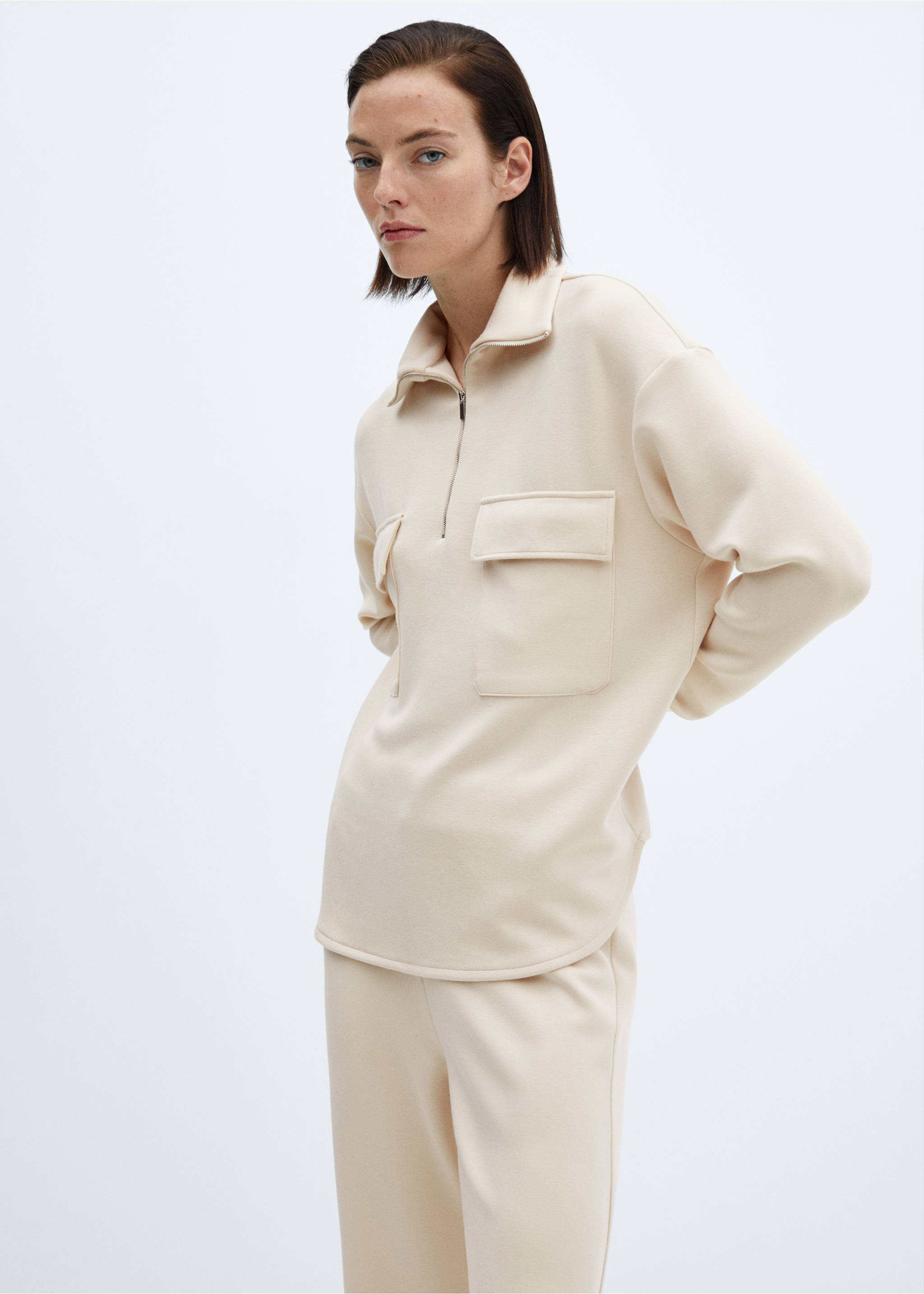 Sweat-shirt poches plaquées - Plan moyen, Beige. Ref: 57045964-00.