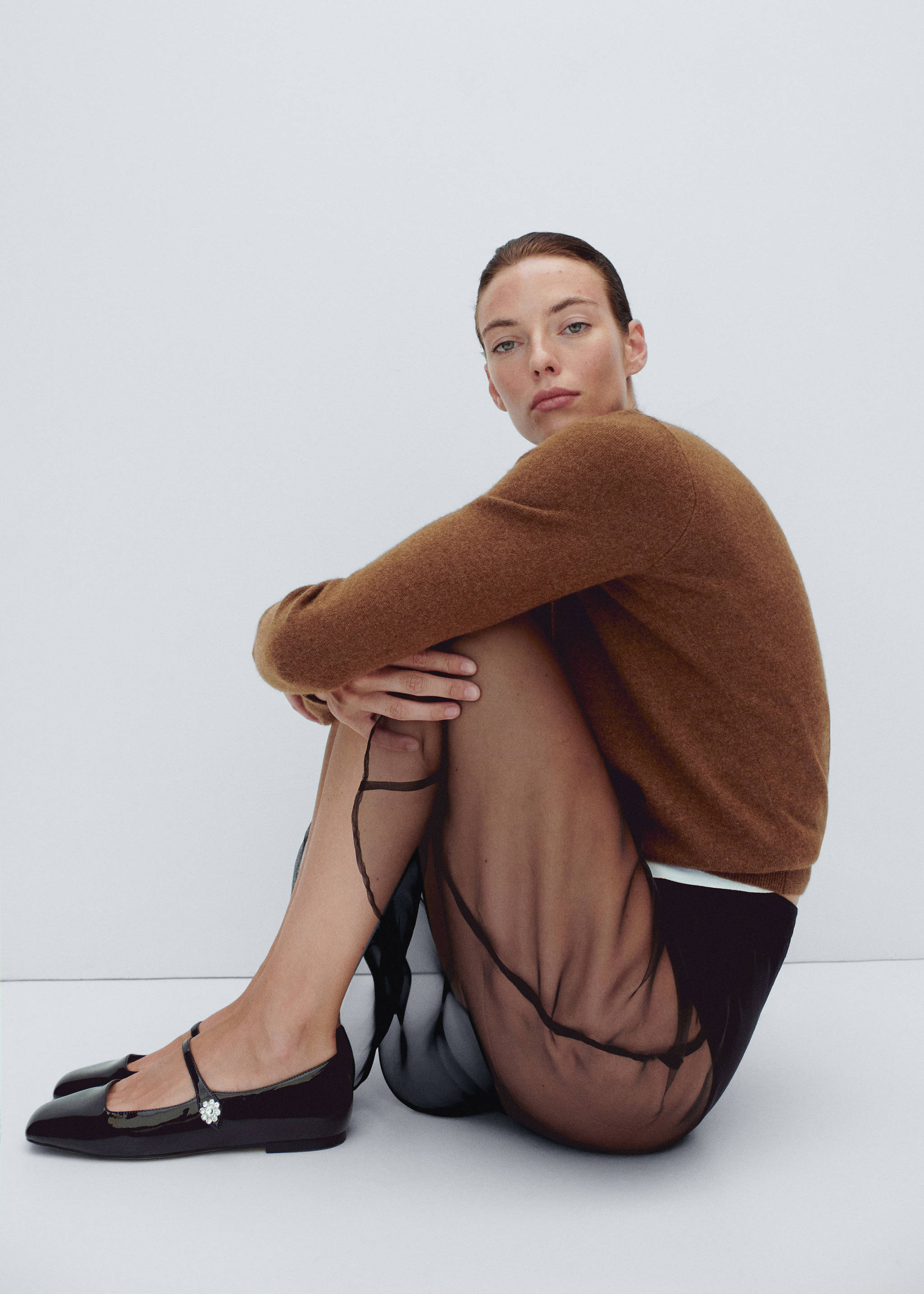 Schmucksteinbesetzte Ballerina mit Lackleder-Effekt - Allgemeine Ansicht