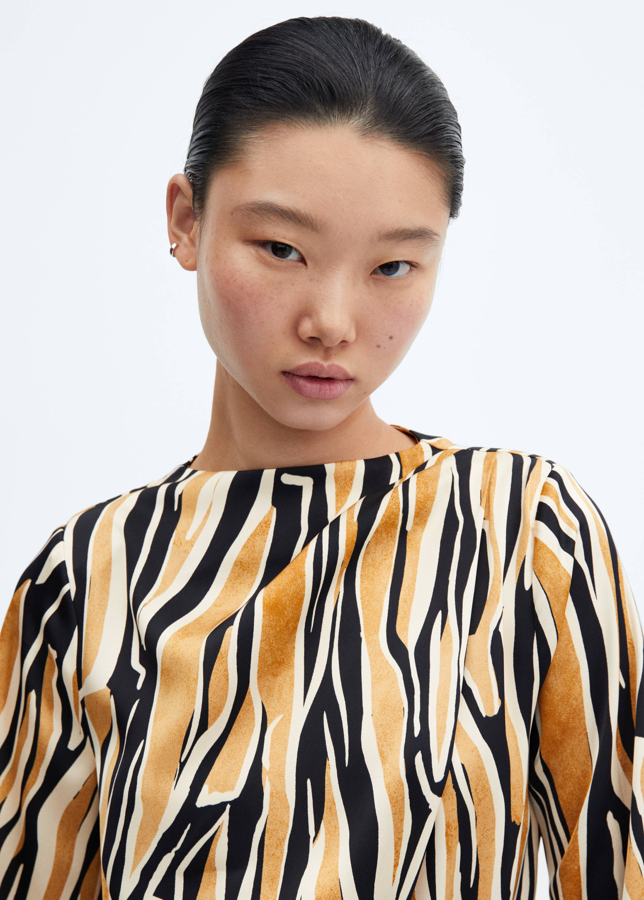 Short patterned dress - Details of the article 1