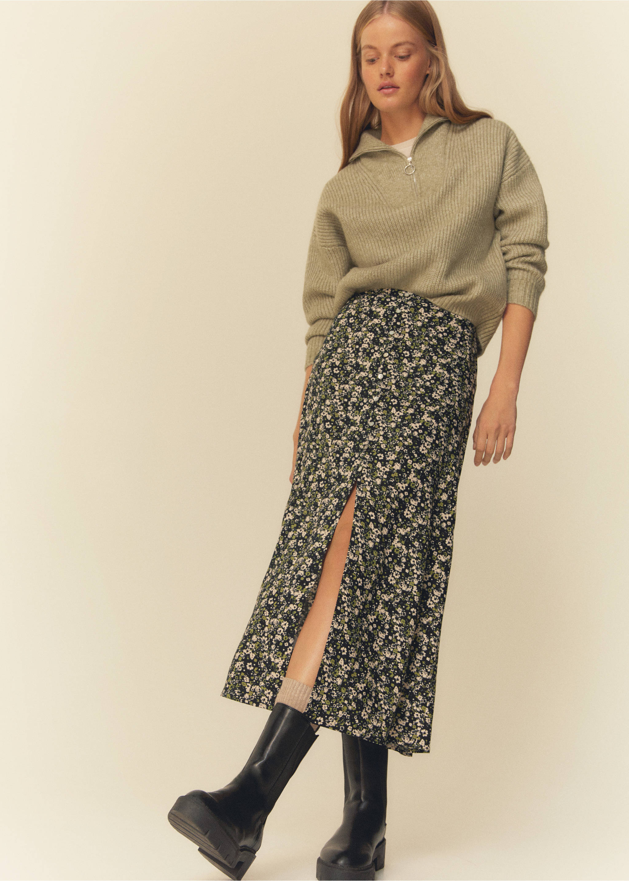 Slit printed long skirt - Details of the article 5, Black. Ref: 57046009-00.
