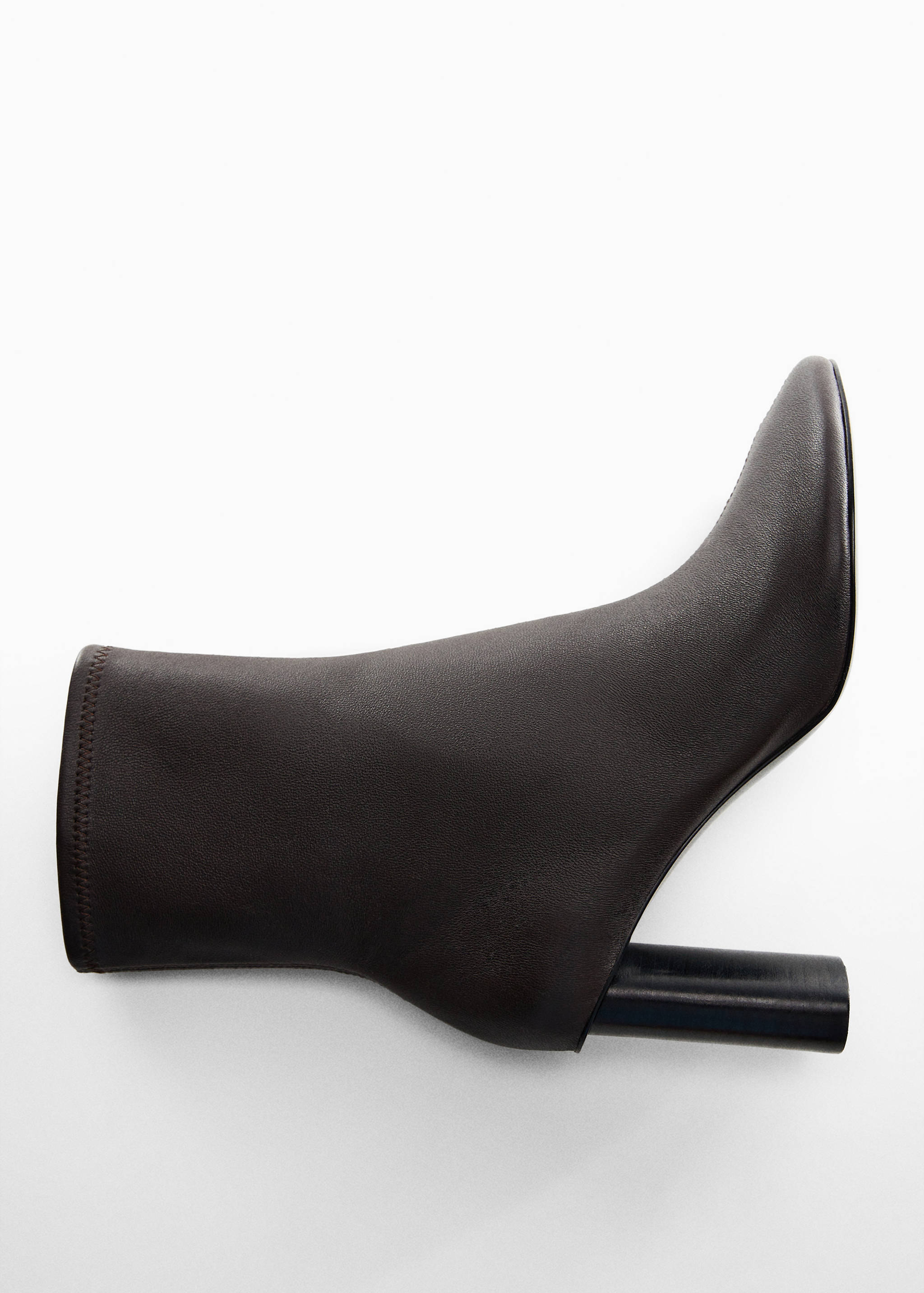 Rounded toe leather ankle boots - Details of the article 5