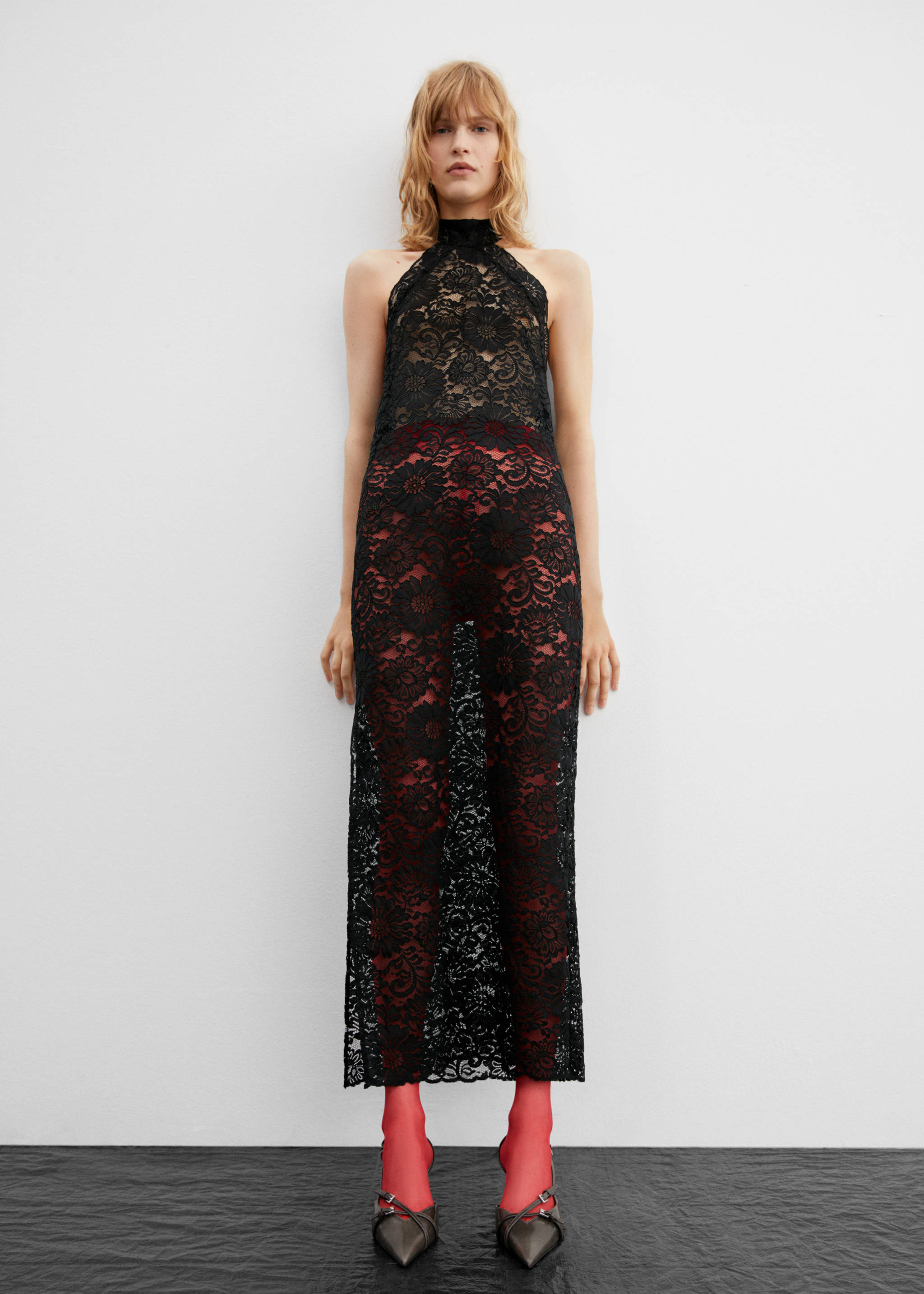 Halter-neck lace dress - General plane