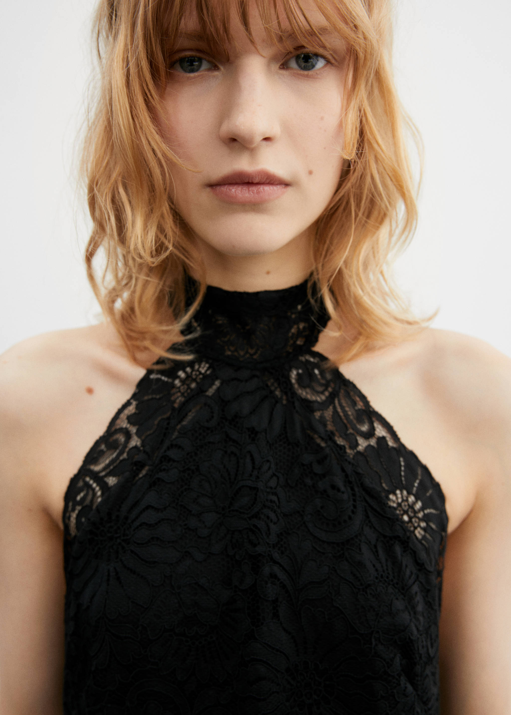 Halter-neck lace dress - Details of the article 1