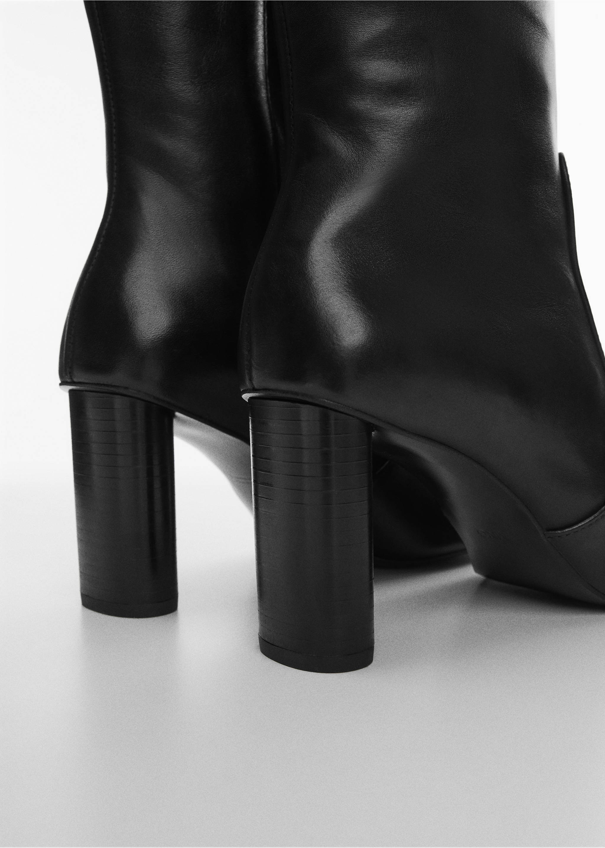 Round-toe leather boots - Details of the article 1, Black. Ref: 57046024-00.