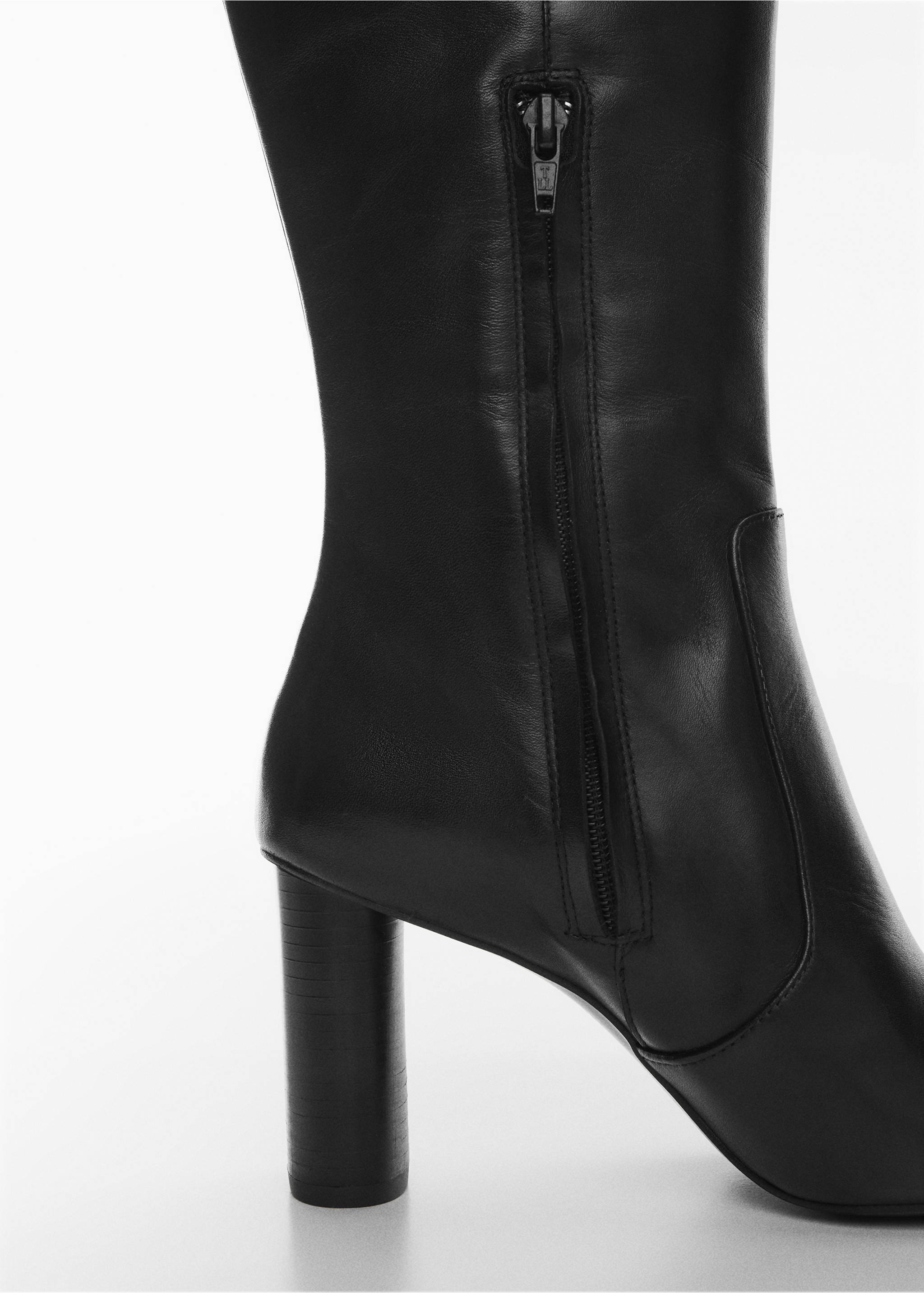 Round-toe leather boots - Details of the article 2, Black. Ref: 57046024-00.
