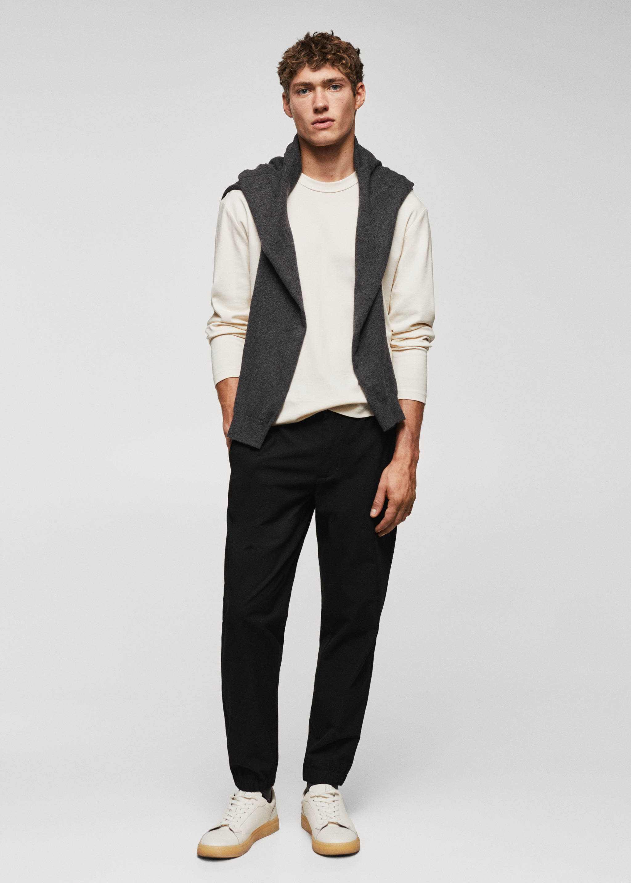 Slim Fit-Joggerpants mit Kordel - Allgemeine Ansicht