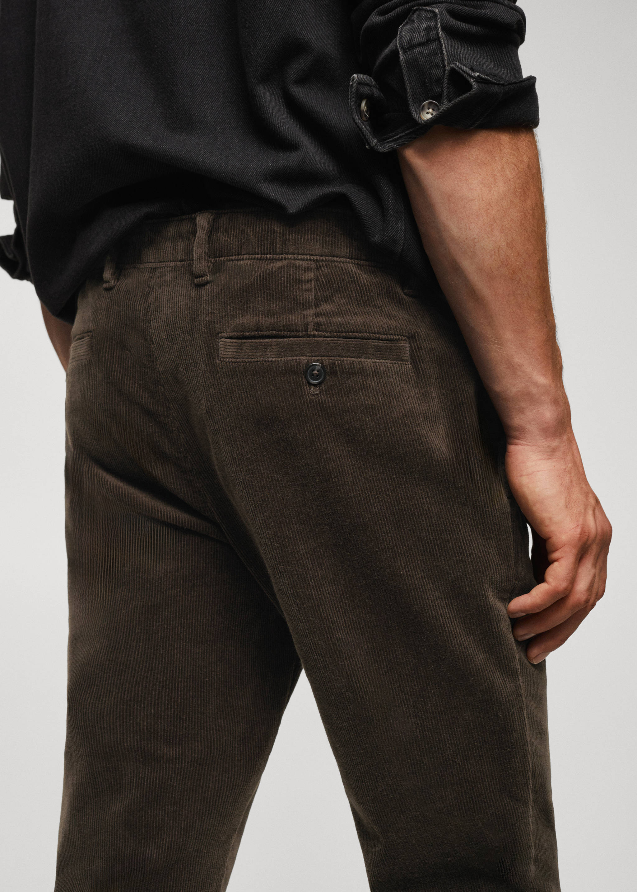 Corduroy slim-fit cropped trousers - Details of the article 6