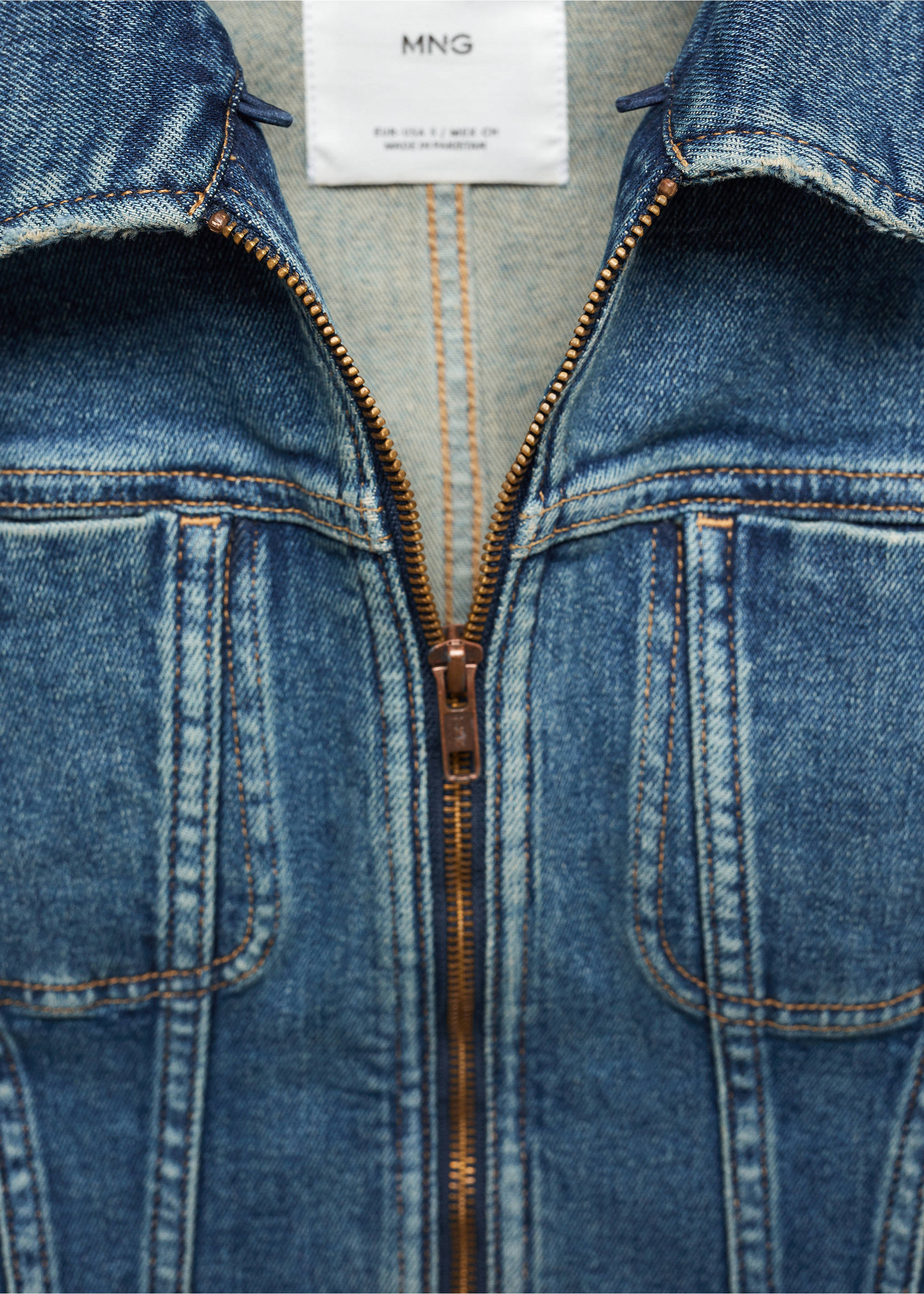Denim jacket with shearling collar - Details of the article 8, Medium Vintage Blue. Ref: 57046716-00.