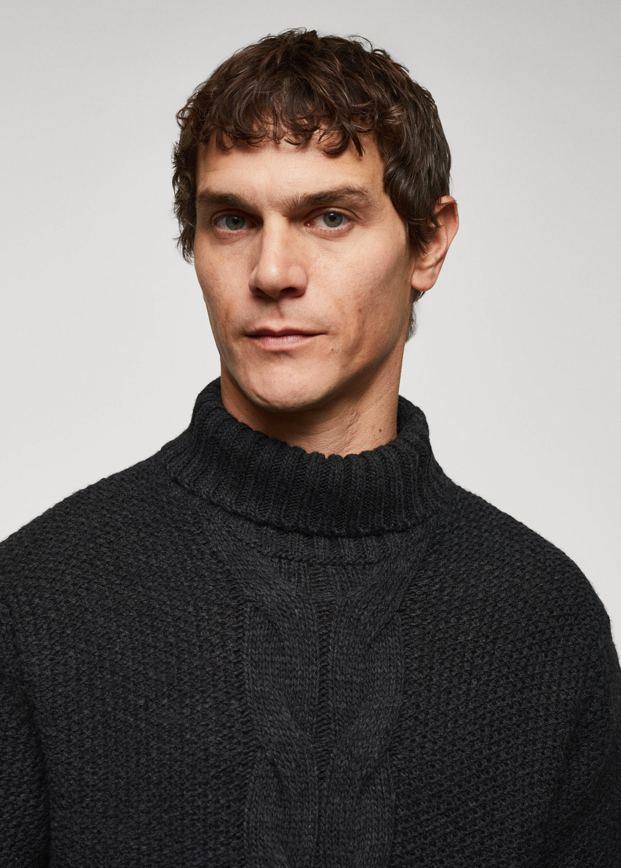 Pullover aus Wollgemisch mit Flechtmuster-Detail - Detail des Artikels 1