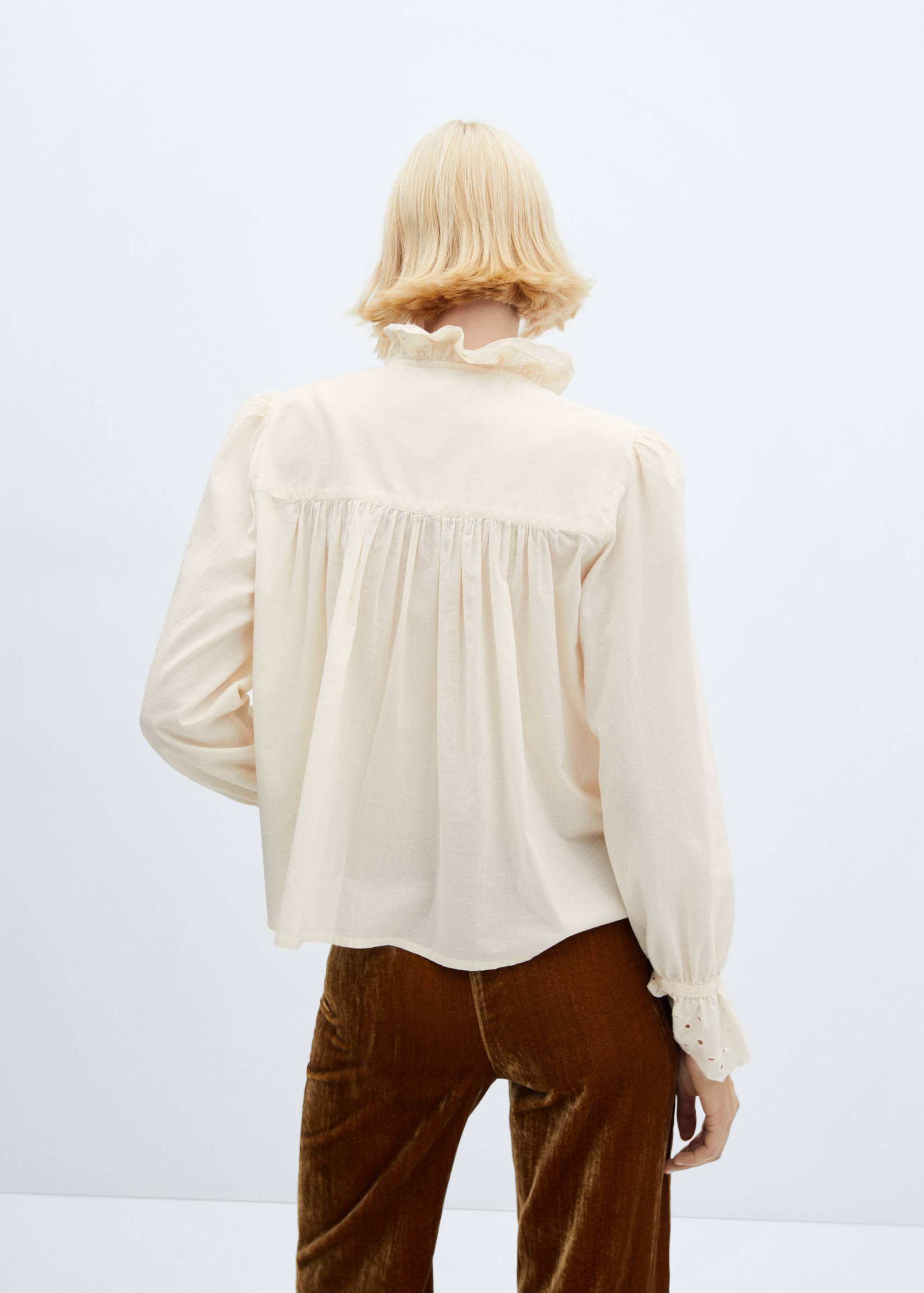 Openwork shirt with ruffle detail - Reverse of the article