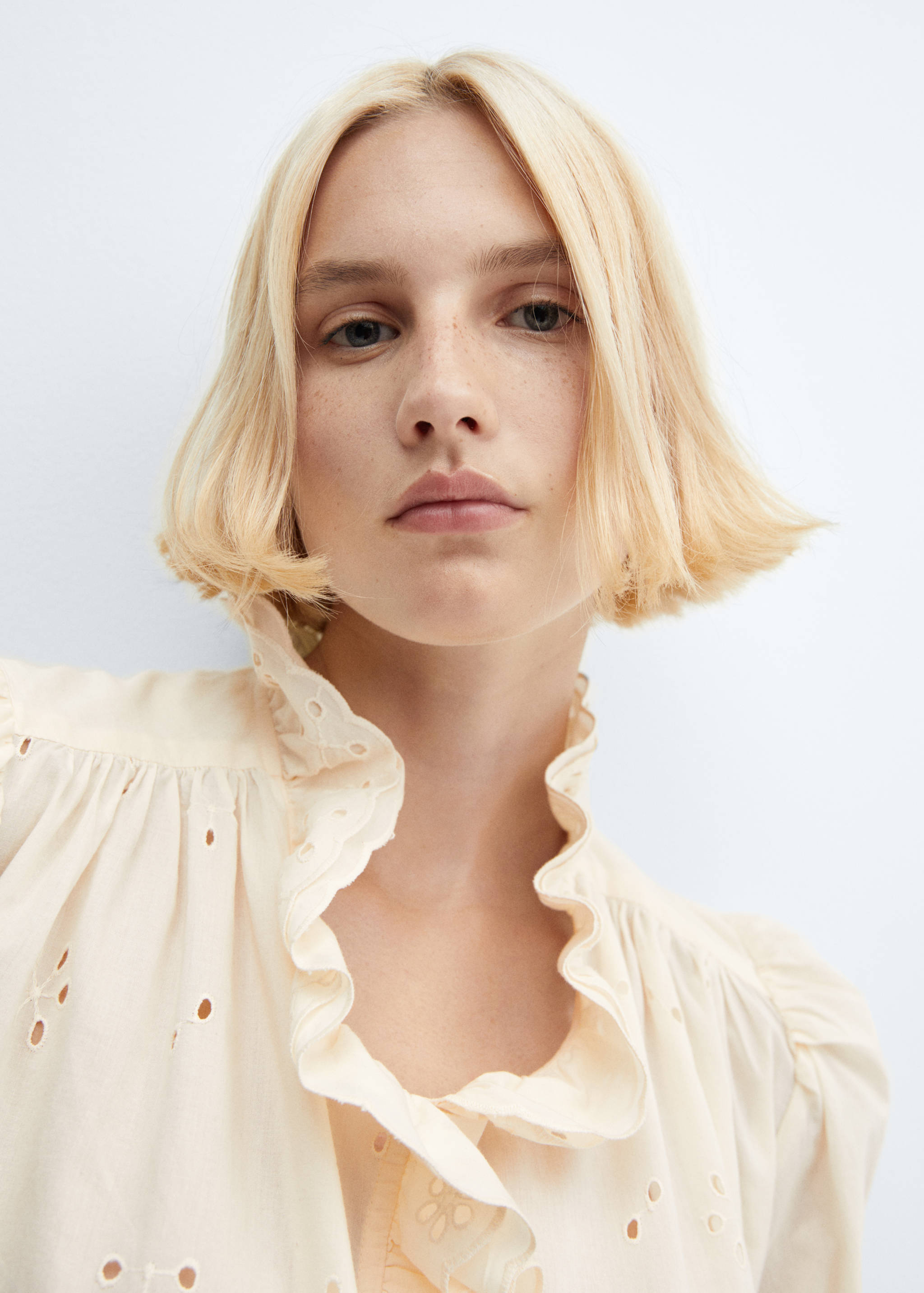 Openwork shirt with ruffle detail - Details of the article 1