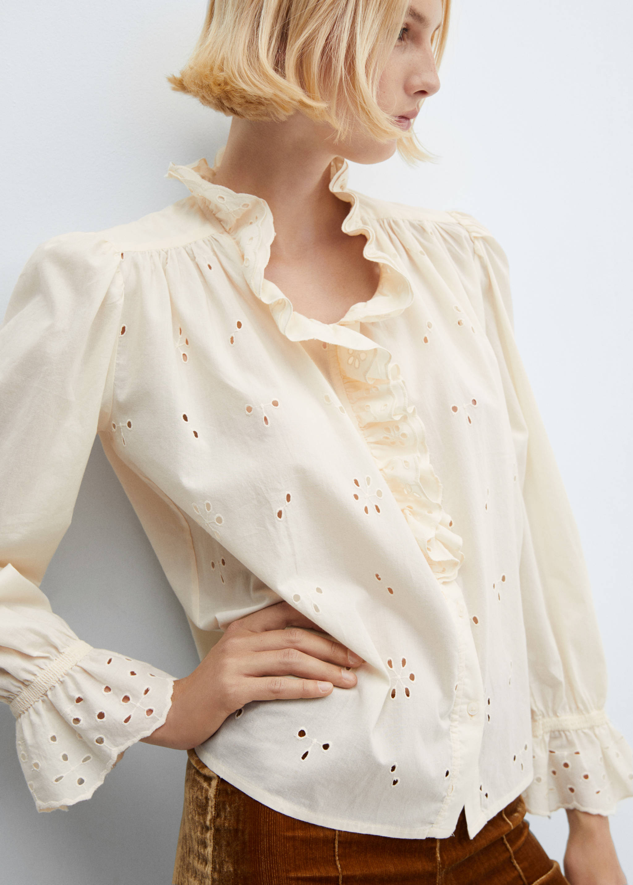 Openwork shirt with ruffle detail - Details of the article 2