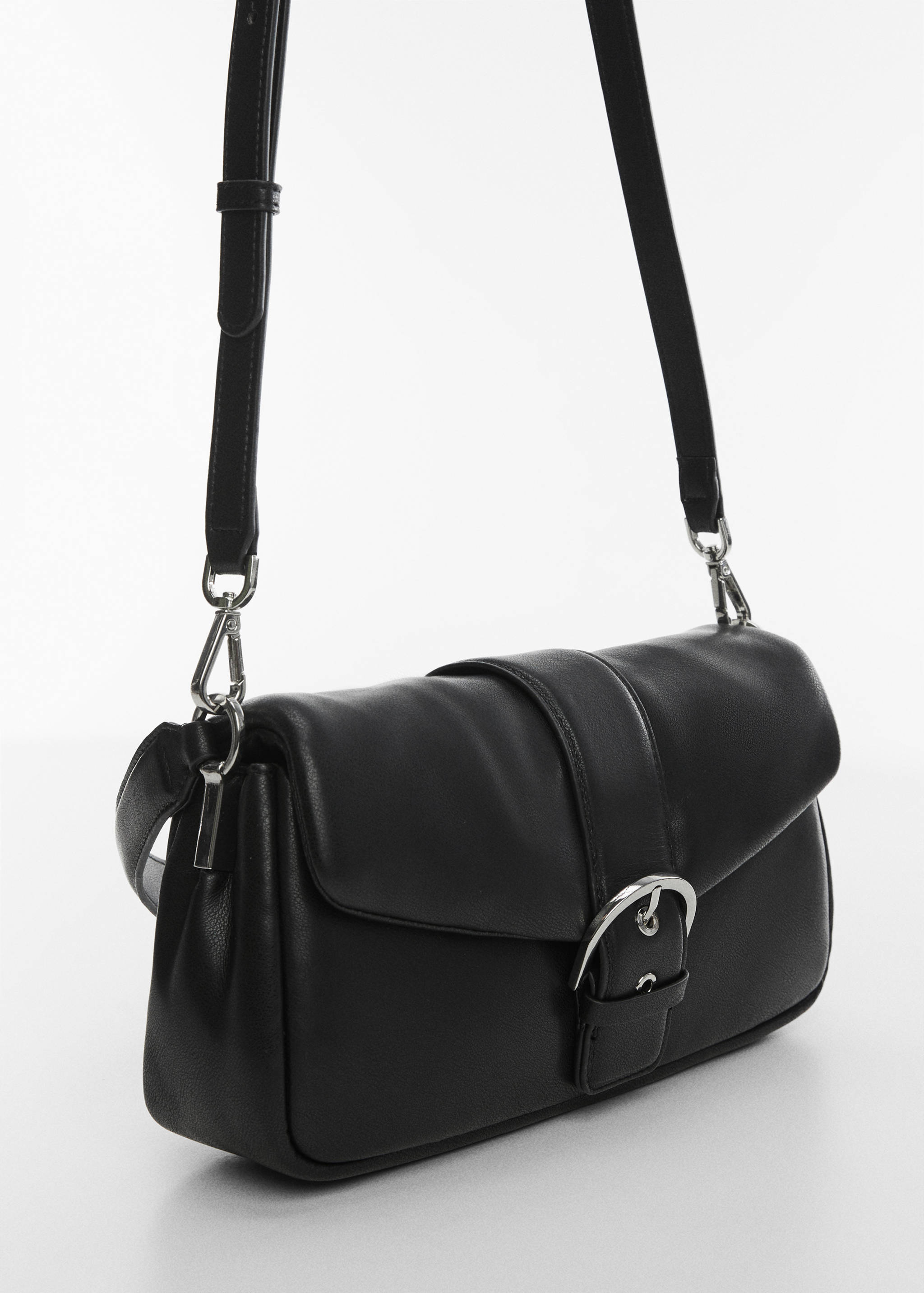 Sac demi-lune fausse fourrure - Plan moyen